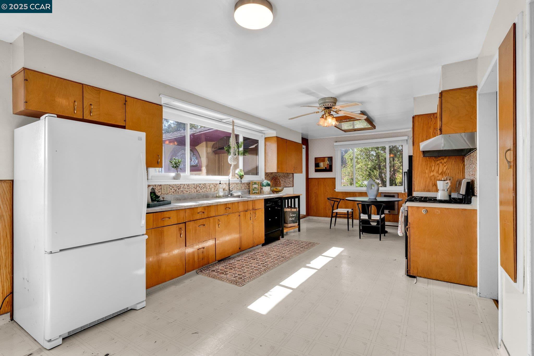 Detail Gallery Image 12 of 60 For 139 Arlington Ave, Kensington,  CA 94707 - 3 Beds | 2 Baths