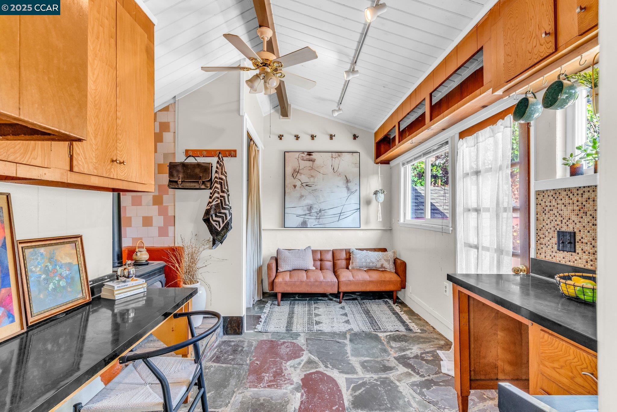 Detail Gallery Image 13 of 60 For 139 Arlington Ave, Kensington,  CA 94707 - 3 Beds | 2 Baths