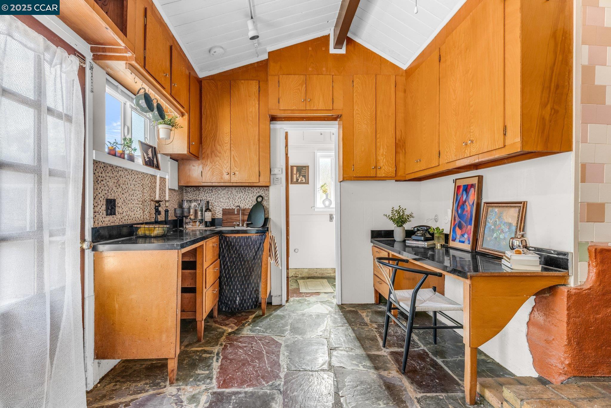 Detail Gallery Image 14 of 60 For 139 Arlington Ave, Kensington,  CA 94707 - 3 Beds | 2 Baths