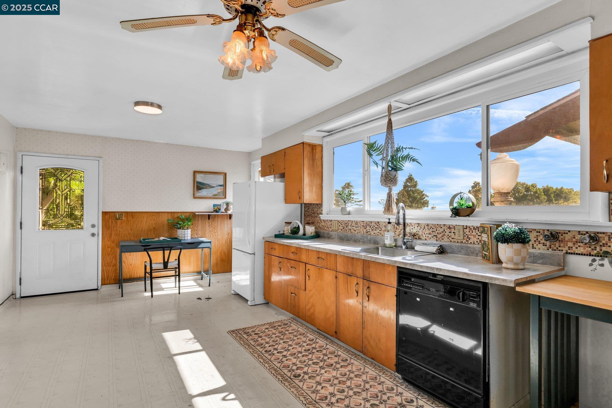 Detail Gallery Image 16 of 60 For 139 Arlington Ave, Kensington,  CA 94707 - 3 Beds | 2 Baths
