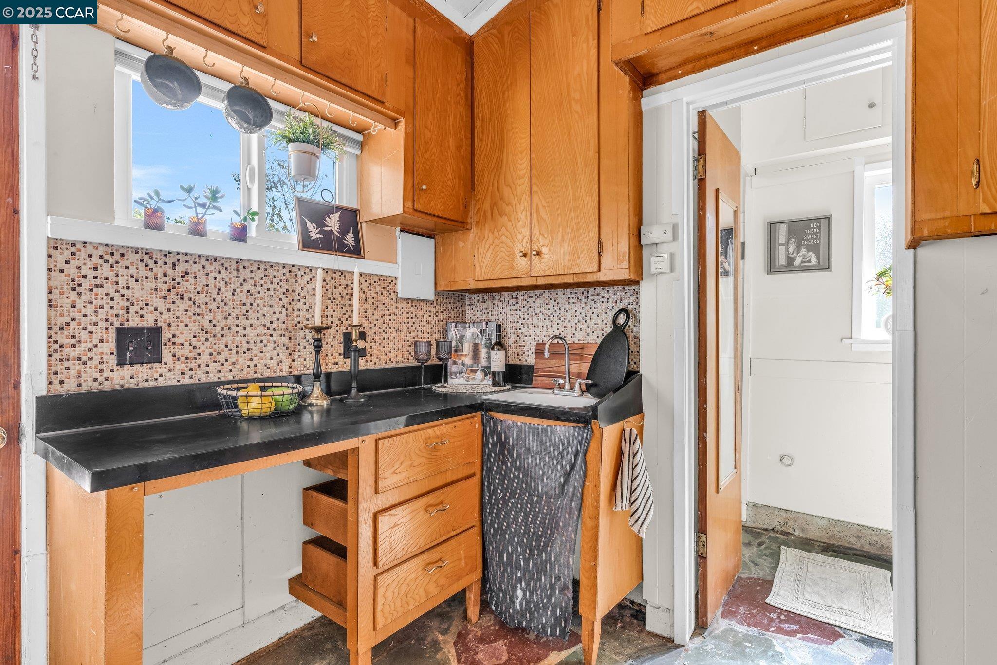 Detail Gallery Image 21 of 60 For 139 Arlington Ave, Kensington,  CA 94707 - 3 Beds | 2 Baths