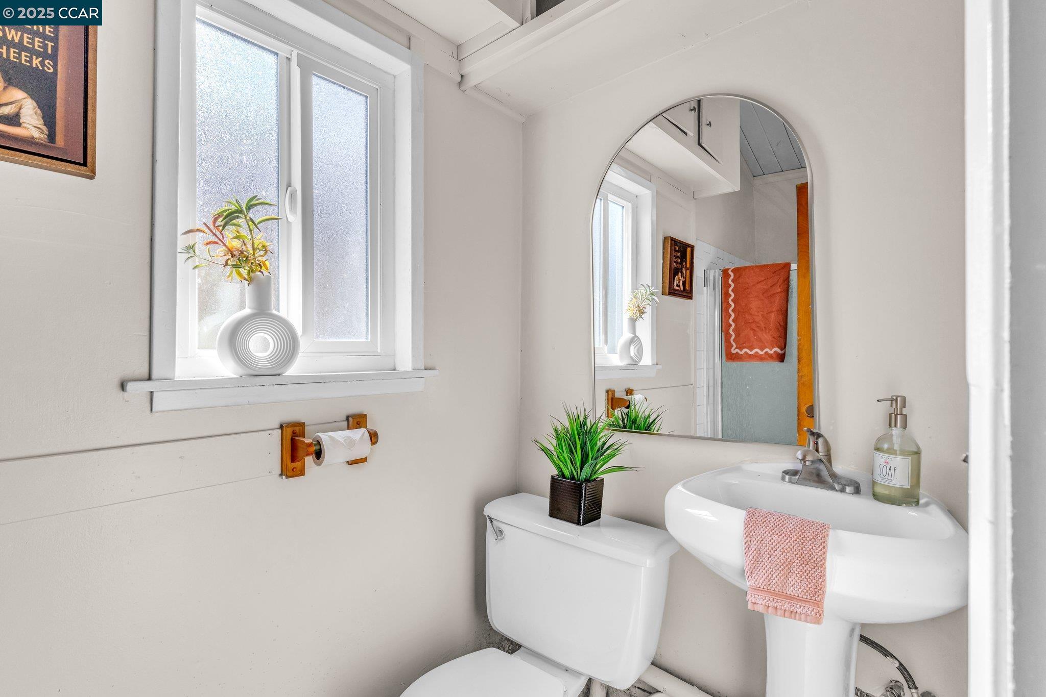 Detail Gallery Image 24 of 60 For 139 Arlington Ave, Kensington,  CA 94707 - 3 Beds | 2 Baths