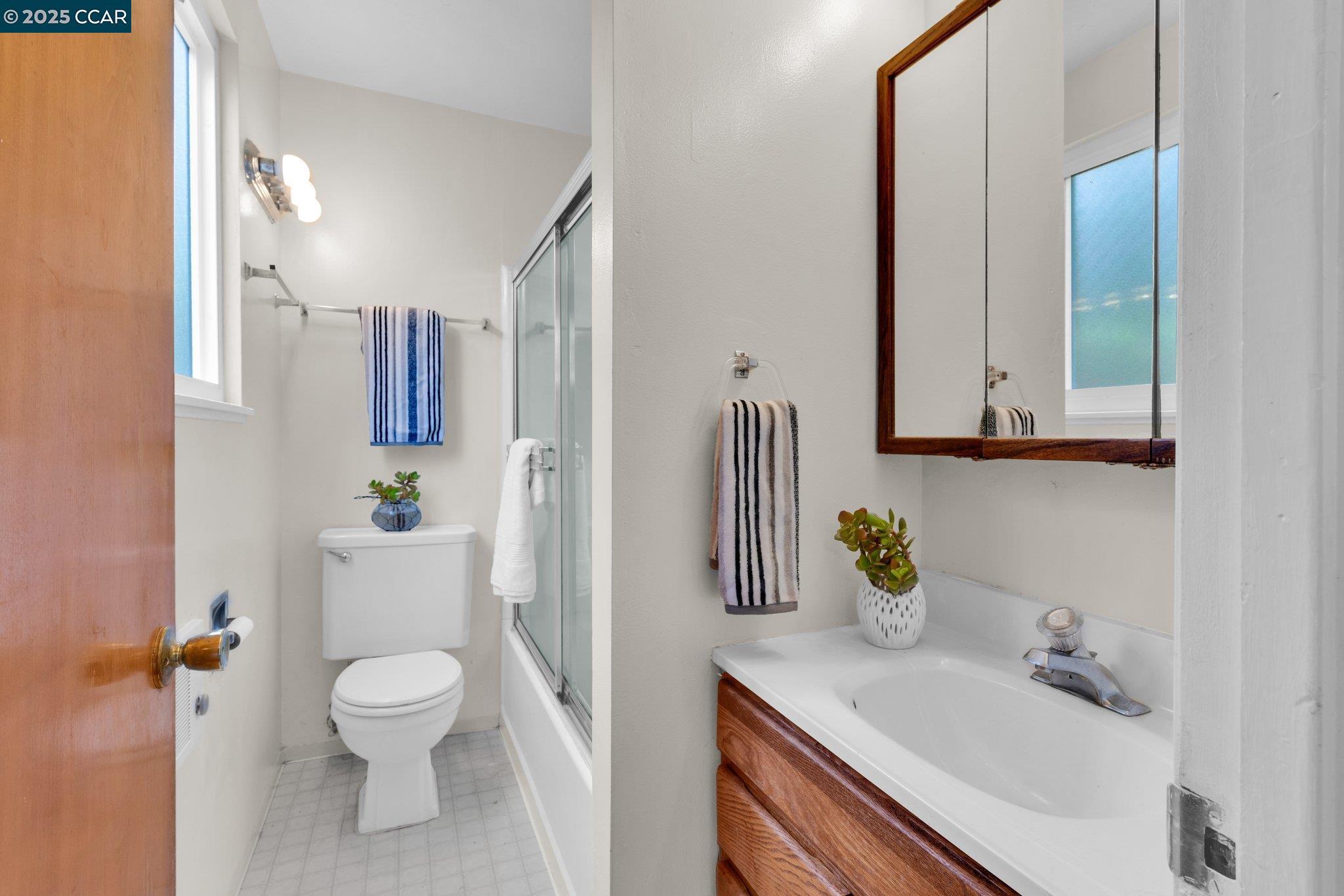 Detail Gallery Image 30 of 60 For 139 Arlington Ave, Kensington,  CA 94707 - 3 Beds | 2 Baths
