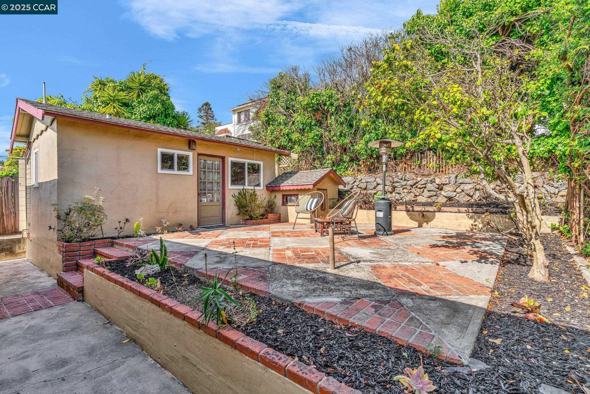 Detail Gallery Image 38 of 60 For 139 Arlington Ave, Kensington,  CA 94707 - 3 Beds | 2 Baths