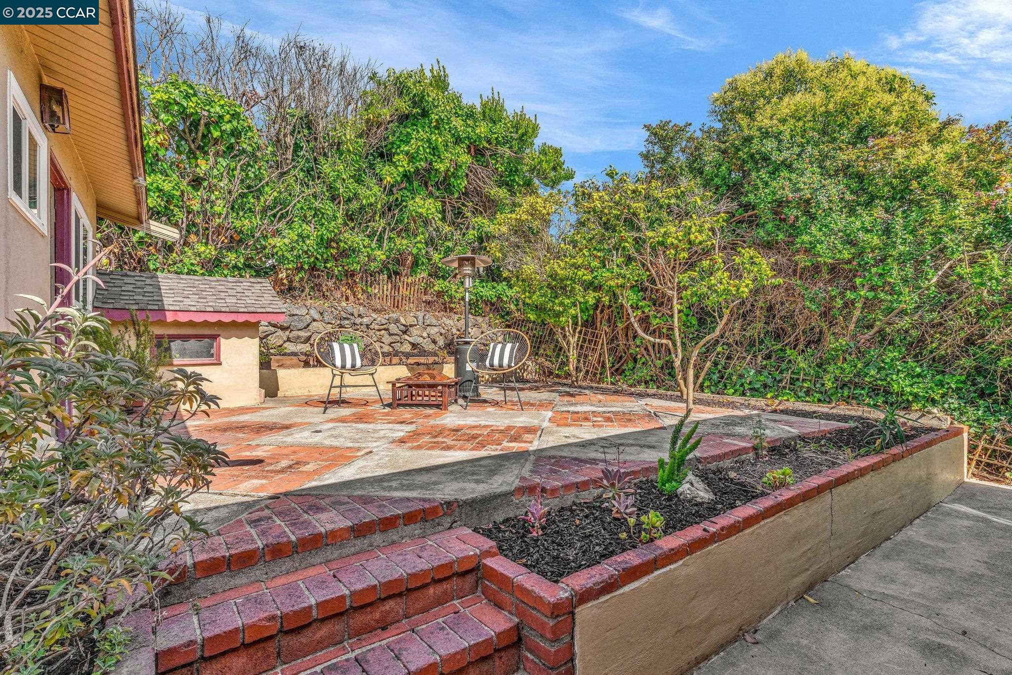 Detail Gallery Image 39 of 60 For 139 Arlington Ave, Kensington,  CA 94707 - 3 Beds | 2 Baths