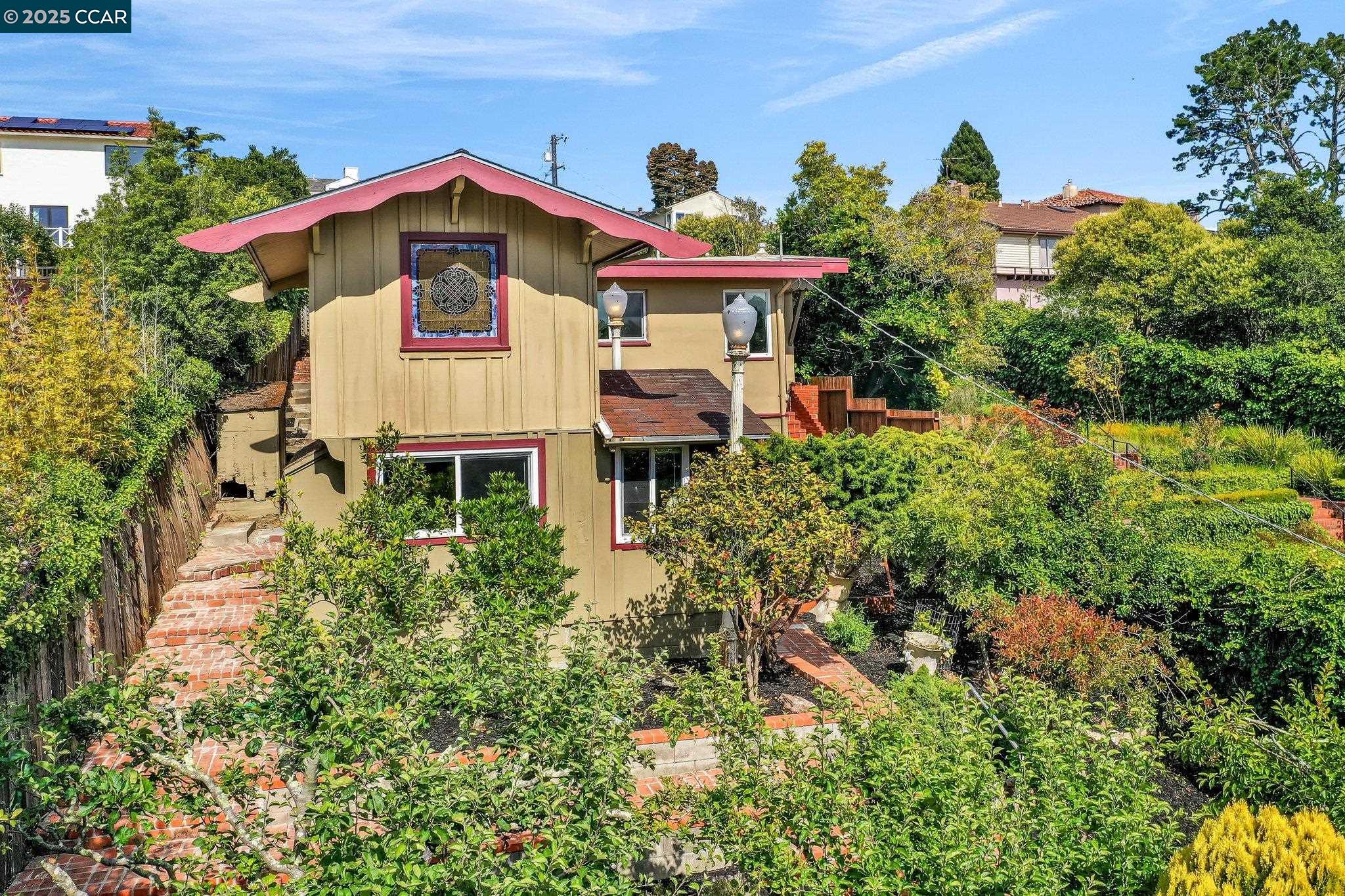 Detail Gallery Image 41 of 60 For 139 Arlington Ave, Kensington,  CA 94707 - 3 Beds | 2 Baths