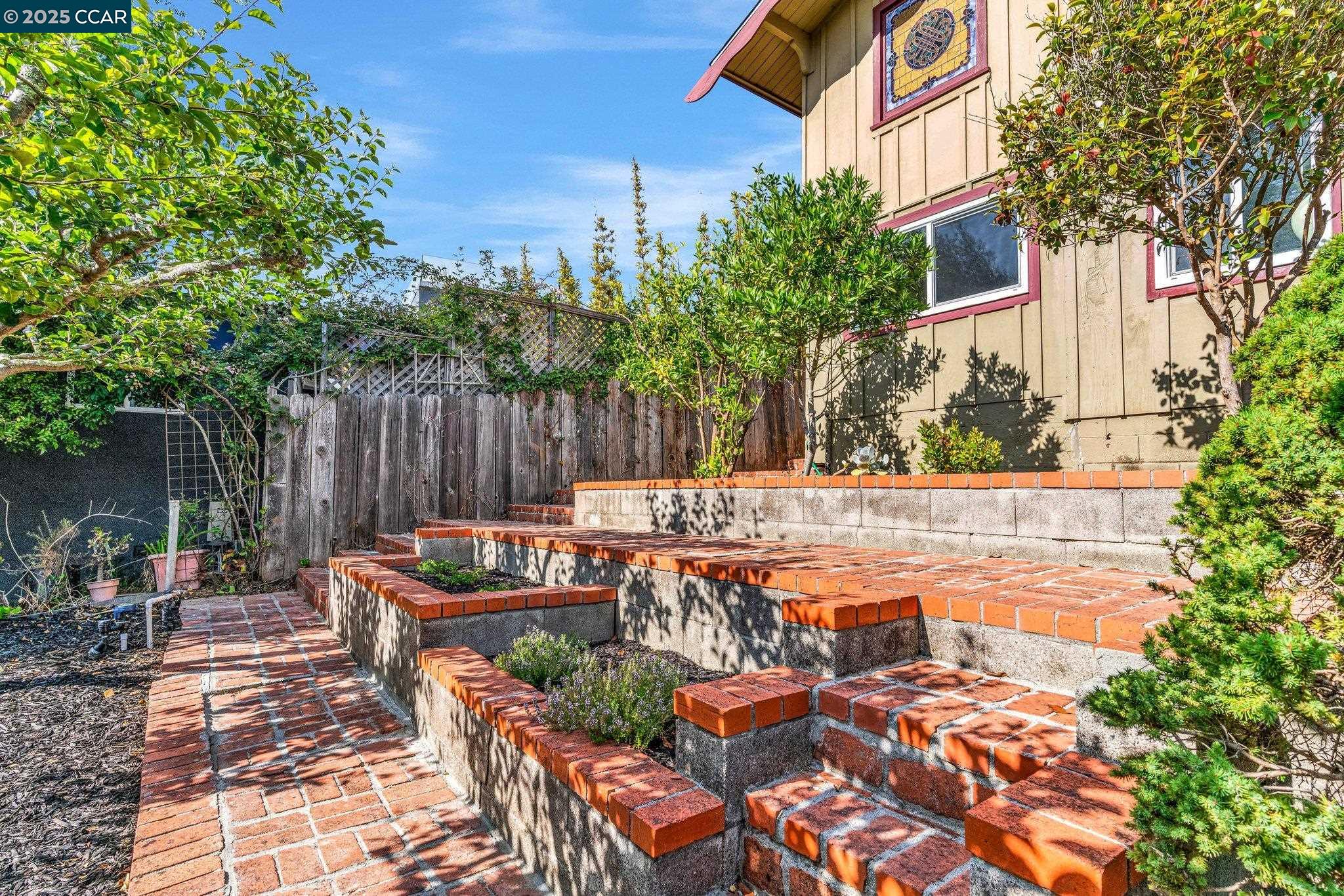 Detail Gallery Image 42 of 60 For 139 Arlington Ave, Kensington,  CA 94707 - 3 Beds | 2 Baths