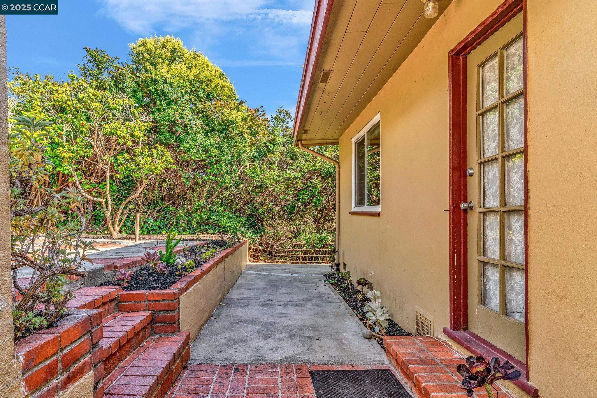 Detail Gallery Image 43 of 60 For 139 Arlington Ave, Kensington,  CA 94707 - 3 Beds | 2 Baths