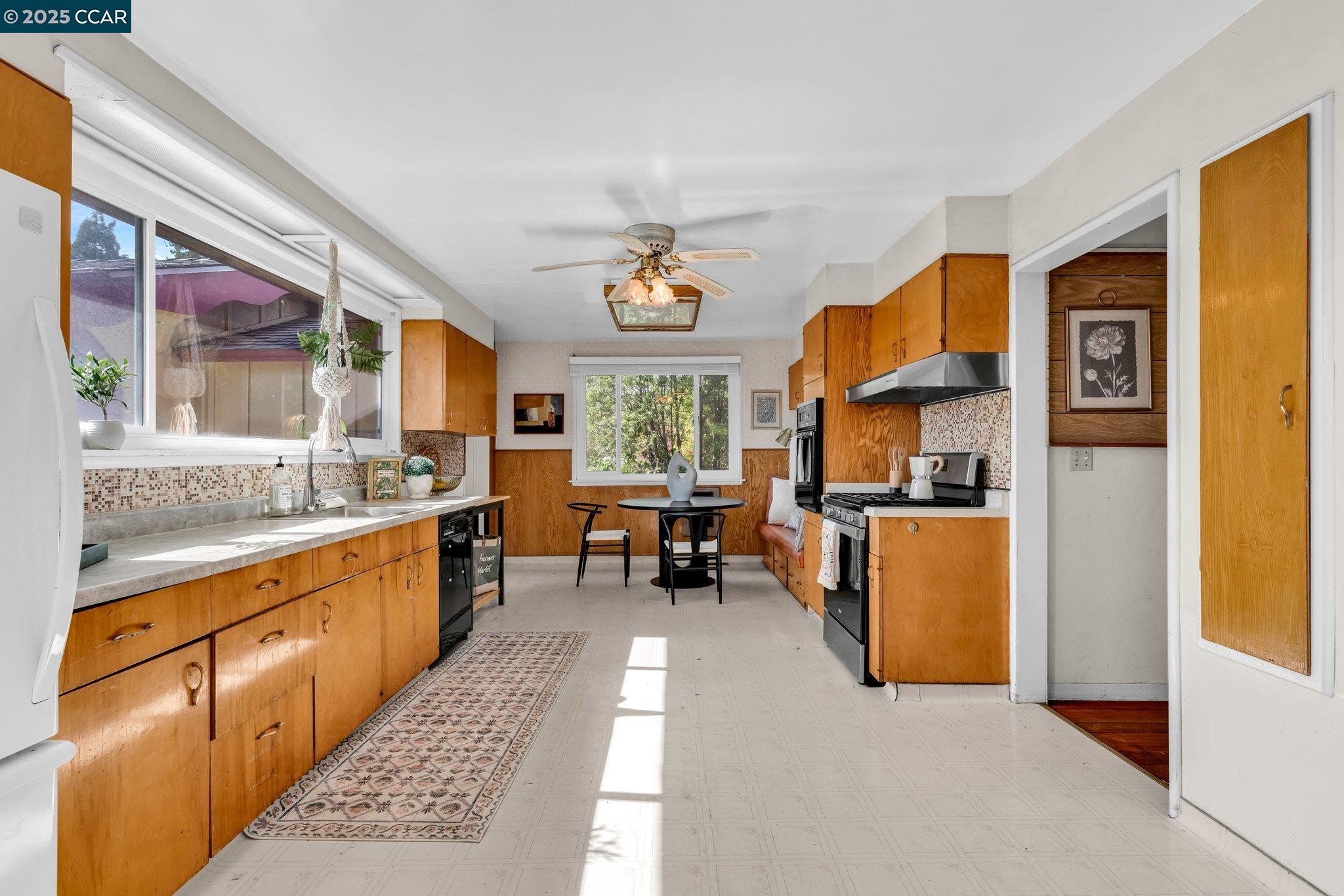 Detail Gallery Image 9 of 60 For 139 Arlington Ave, Kensington,  CA 94707 - 3 Beds | 2 Baths