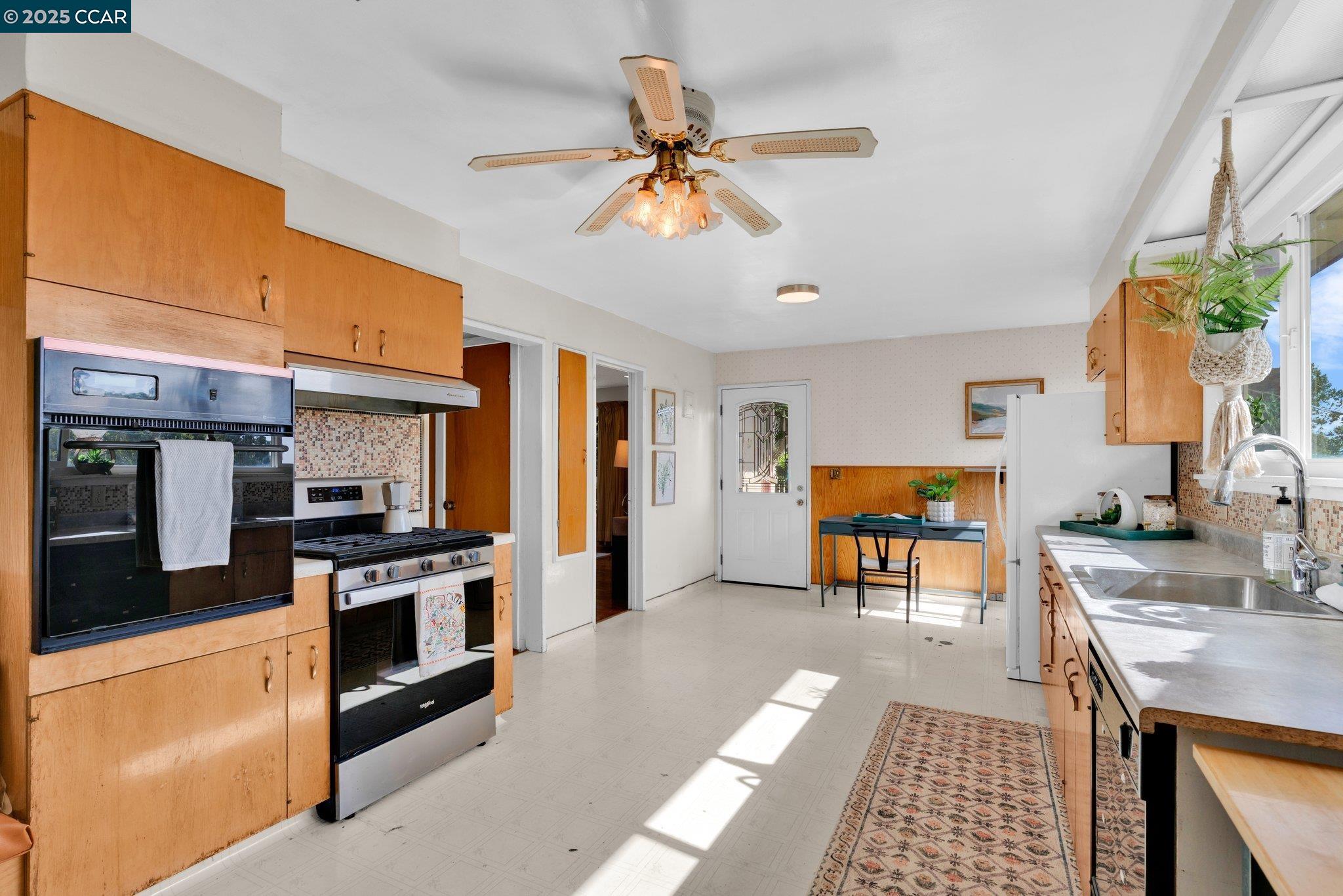 Detail Gallery Image 10 of 60 For 139 Arlington Ave, Kensington,  CA 94707 - 3 Beds | 2 Baths