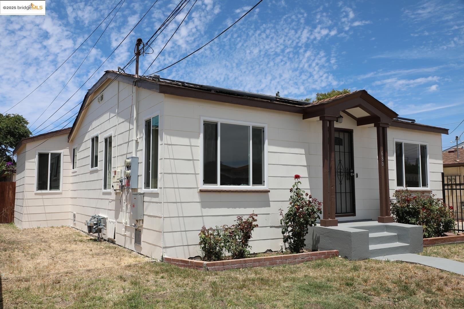 Detail Gallery Image 2 of 28 For 680 Sunset Blvd, Hayward,  CA 94541 - 5 Beds | 3 Baths