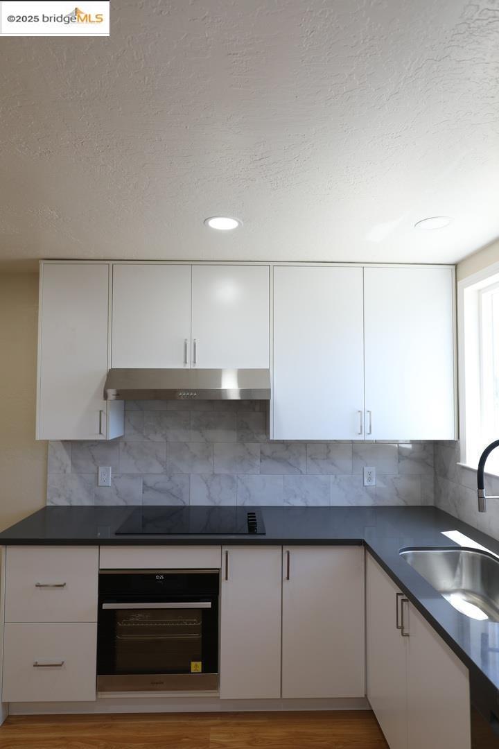Detail Gallery Image 11 of 28 For 680 Sunset Blvd, Hayward,  CA 94541 - 5 Beds | 3 Baths