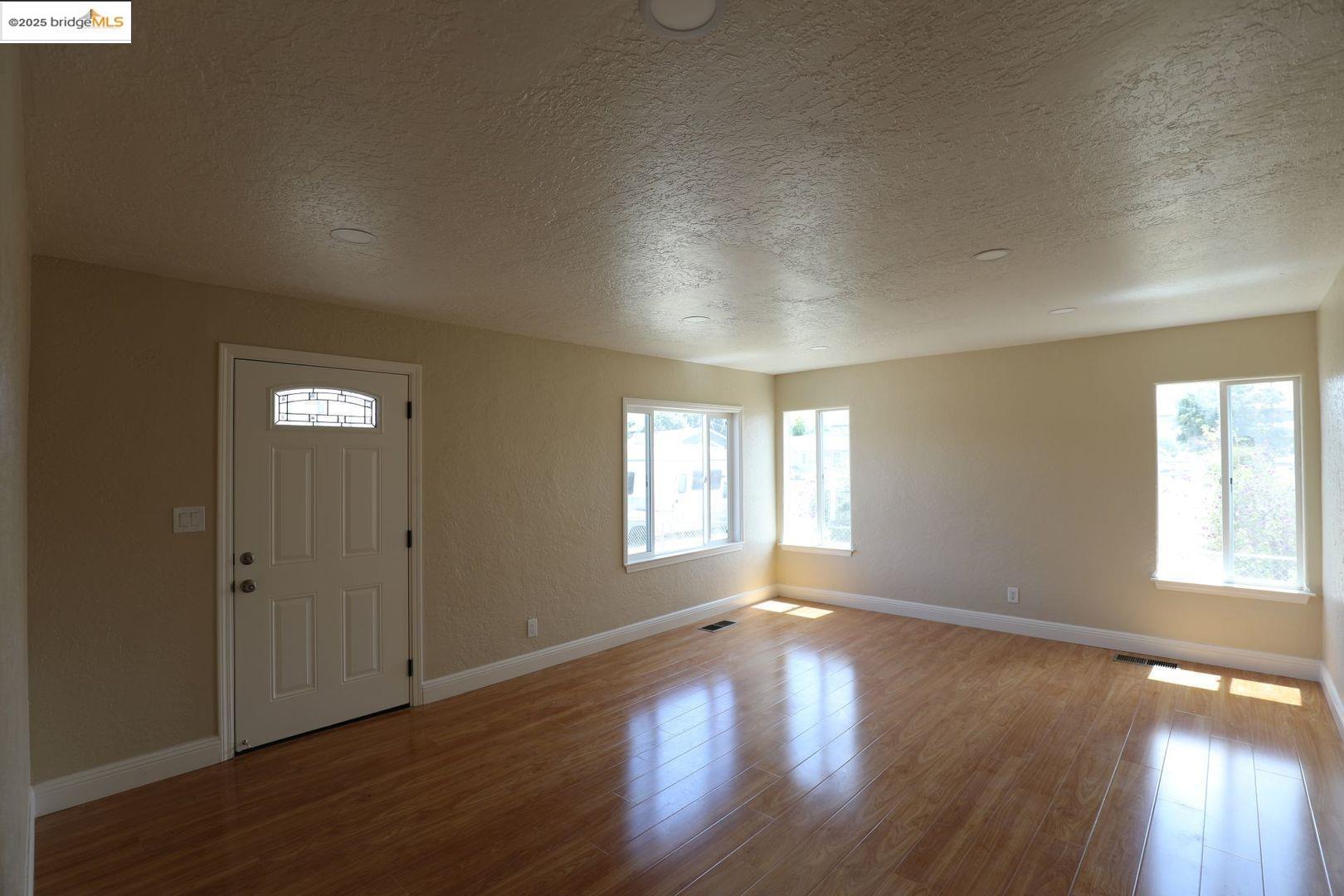 Detail Gallery Image 20 of 28 For 680 Sunset Blvd, Hayward,  CA 94541 - 5 Beds | 3 Baths