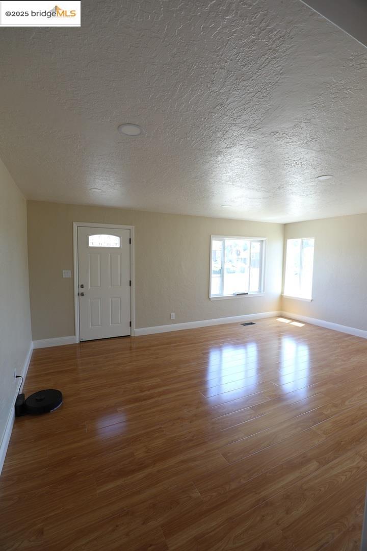 Detail Gallery Image 5 of 28 For 680 Sunset Blvd, Hayward,  CA 94541 - 5 Beds | 3 Baths