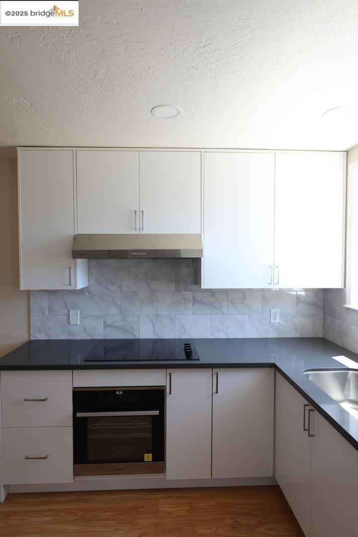 Detail Gallery Image 9 of 28 For 680 Sunset Blvd, Hayward,  CA 94541 - 5 Beds | 3 Baths
