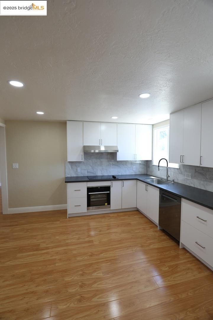 Detail Gallery Image 10 of 28 For 680 Sunset Blvd, Hayward,  CA 94541 - 5 Beds | 3 Baths