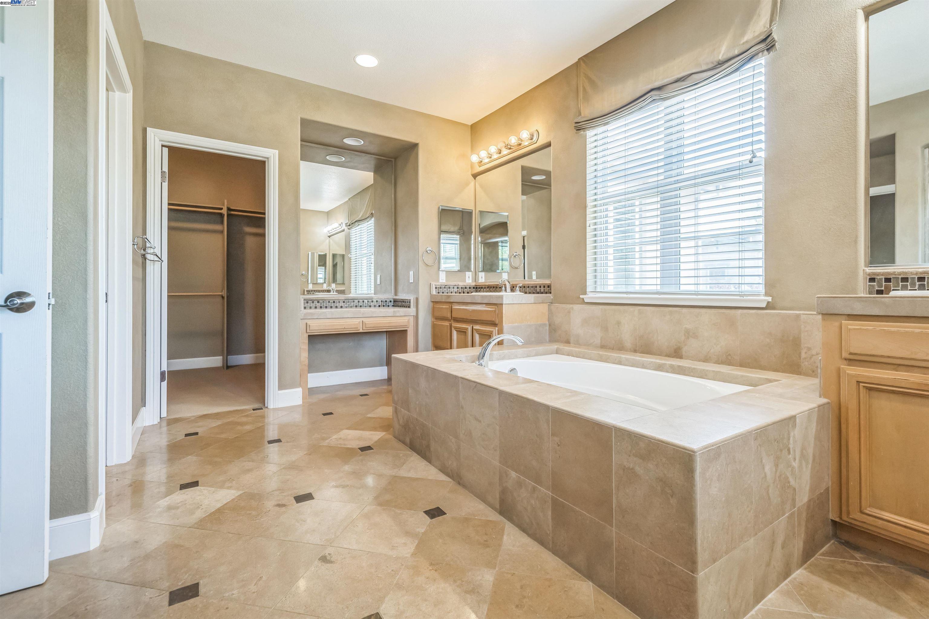 Detail Gallery Image 16 of 22 For 2089 Staghorn Way, Livermore,  CA 94550 - 6 Beds | 4 Baths