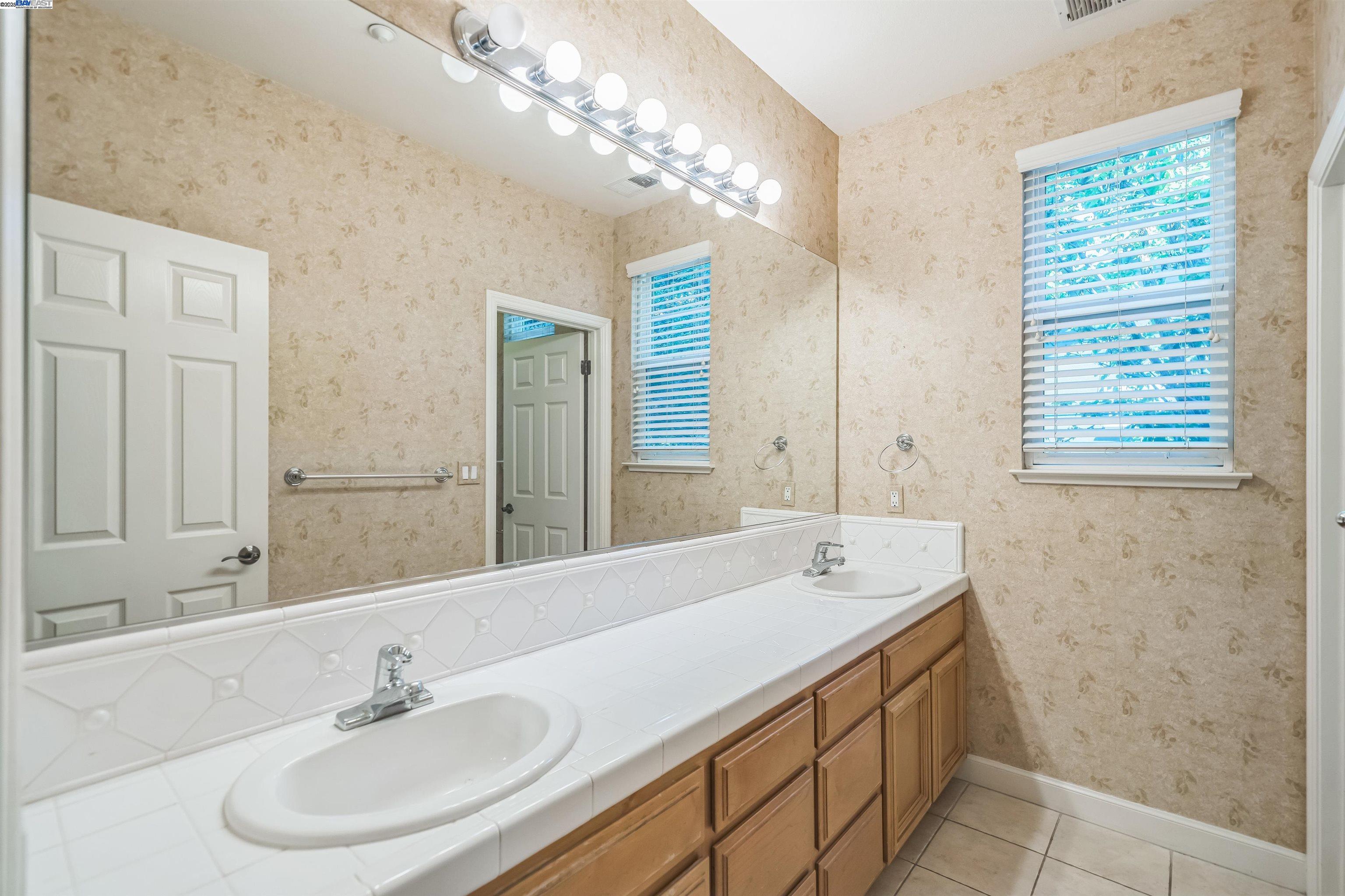 Detail Gallery Image 17 of 22 For 2089 Staghorn Way, Livermore,  CA 94550 - 6 Beds | 4 Baths