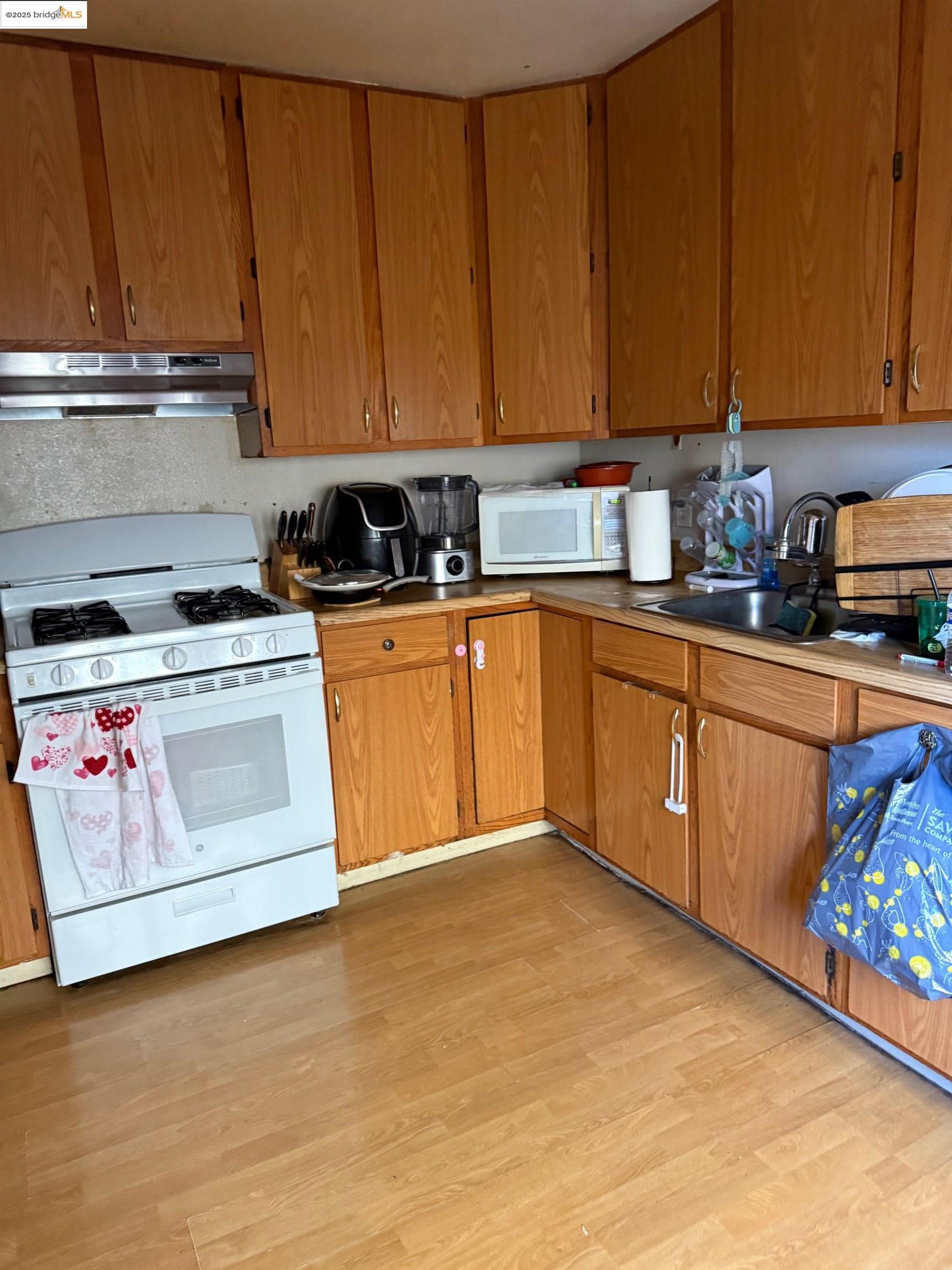 Detail Gallery Image 4 of 13 For 617 16th St., Richmond,  CA 94801 - – Beds | – Baths
