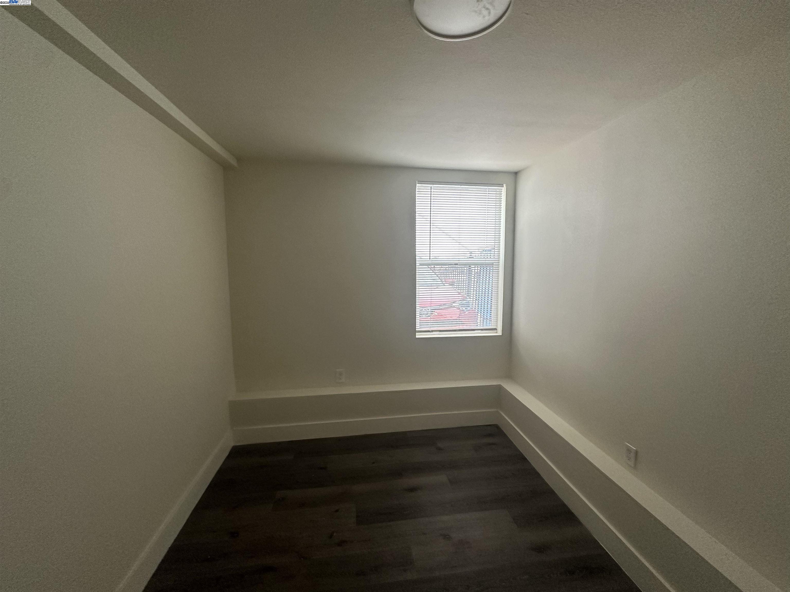 Detail Gallery Image 10 of 15 For 537 Chester St, Oakland,  CA 94607 - – Beds | – Baths