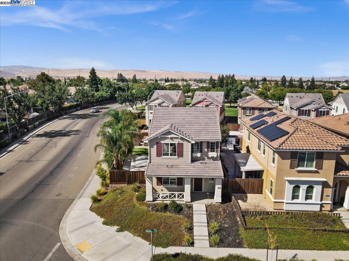 Detail Gallery Image 3 of 45 For 4384 Lennox Ln, Tracy,  CA 95377 - 3 Beds | 2/1 Baths