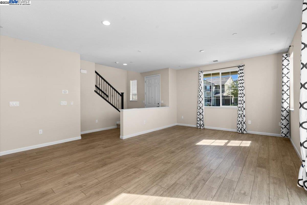 Detail Gallery Image 9 of 45 For 4384 Lennox Ln, Tracy,  CA 95377 - 3 Beds | 2/1 Baths