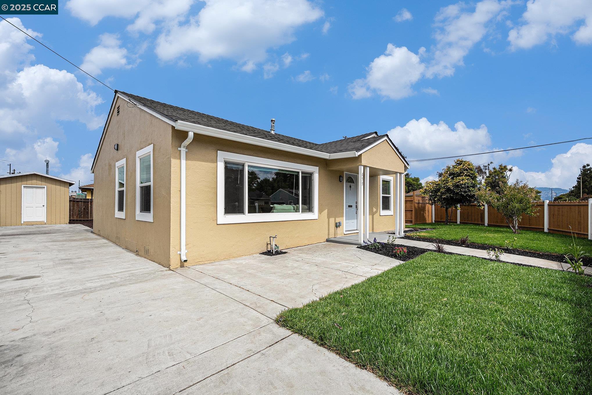 Detail Gallery Image 2 of 20 For 459 Phelps St, Oakland,  CA 94603 - 3 Beds | 1 Baths