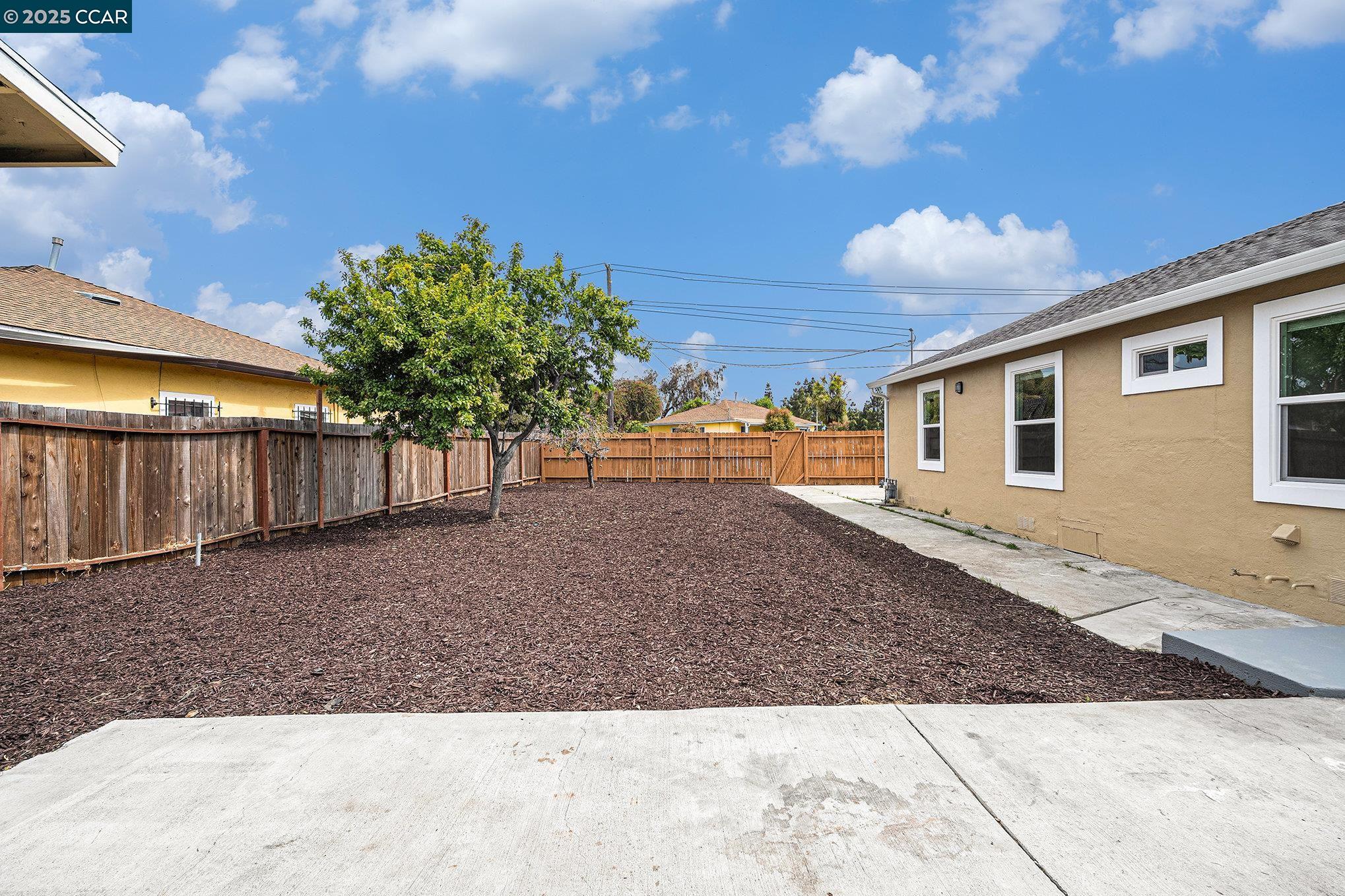 Detail Gallery Image 14 of 20 For 459 Phelps St, Oakland,  CA 94603 - 3 Beds | 1 Baths
