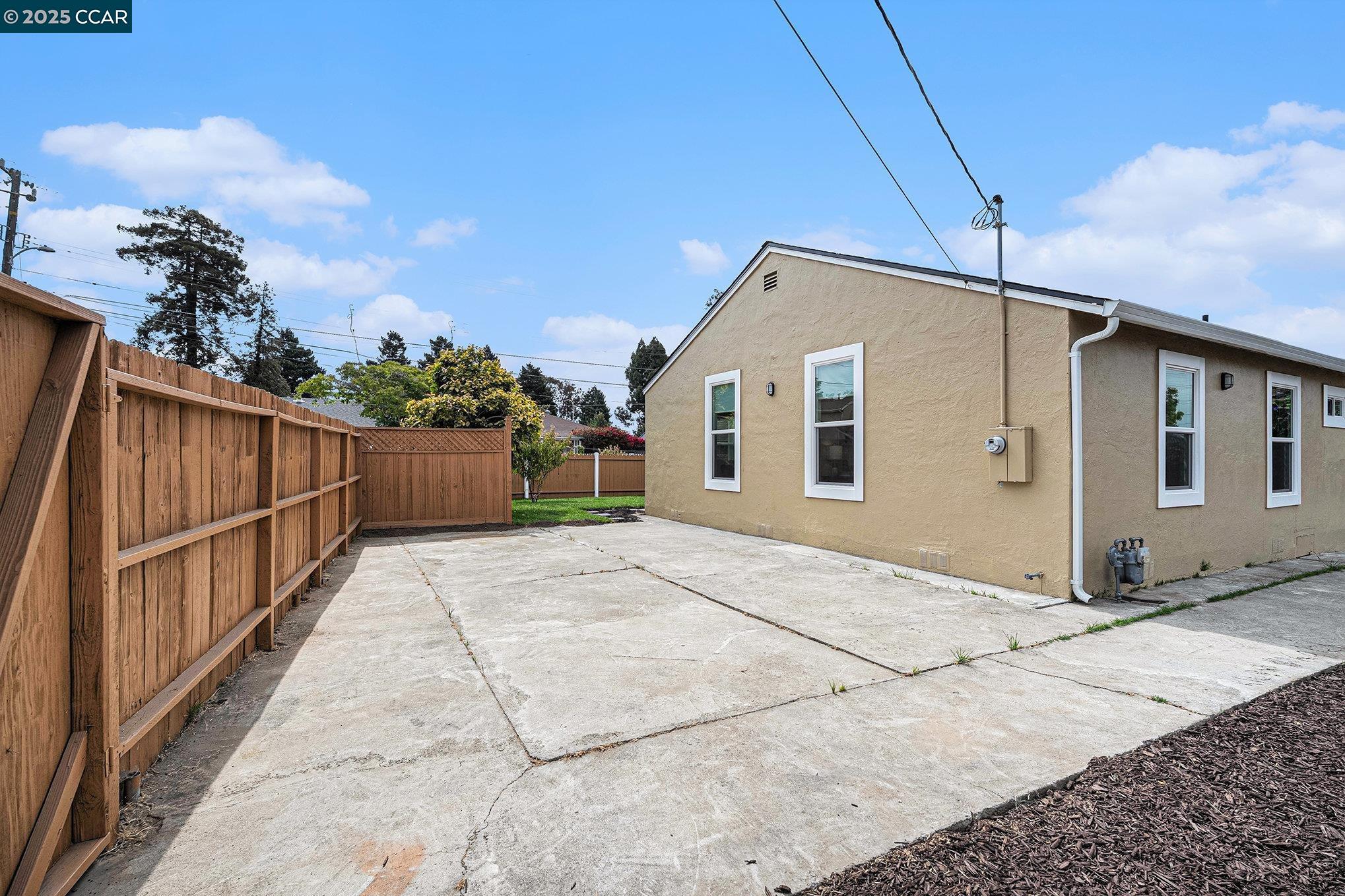 Detail Gallery Image 15 of 20 For 459 Phelps St, Oakland,  CA 94603 - 3 Beds | 1 Baths
