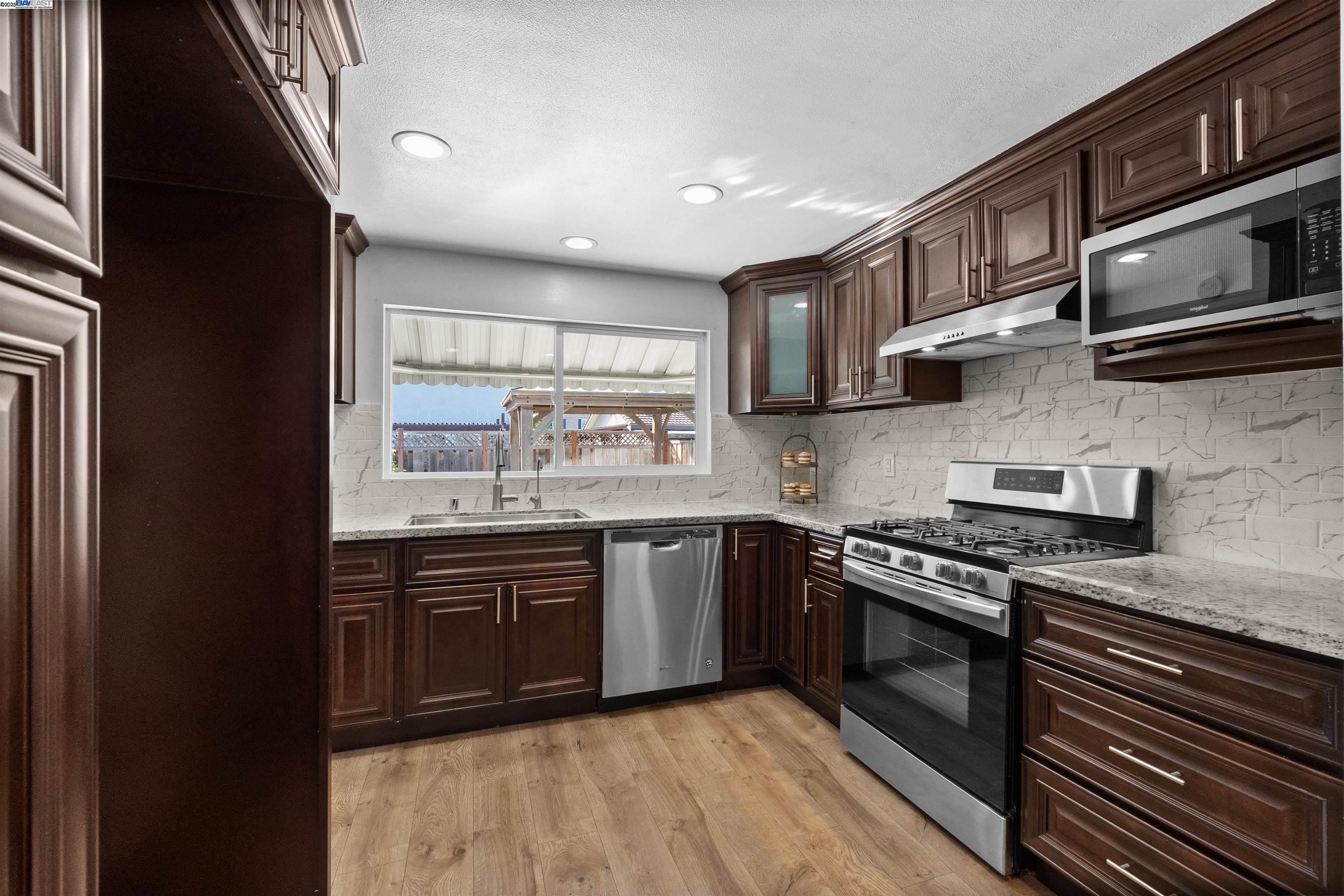 Detail Gallery Image 4 of 31 For 5095 Nottingham Ct, Newark,  CA 94560 - 3 Beds | 2 Baths