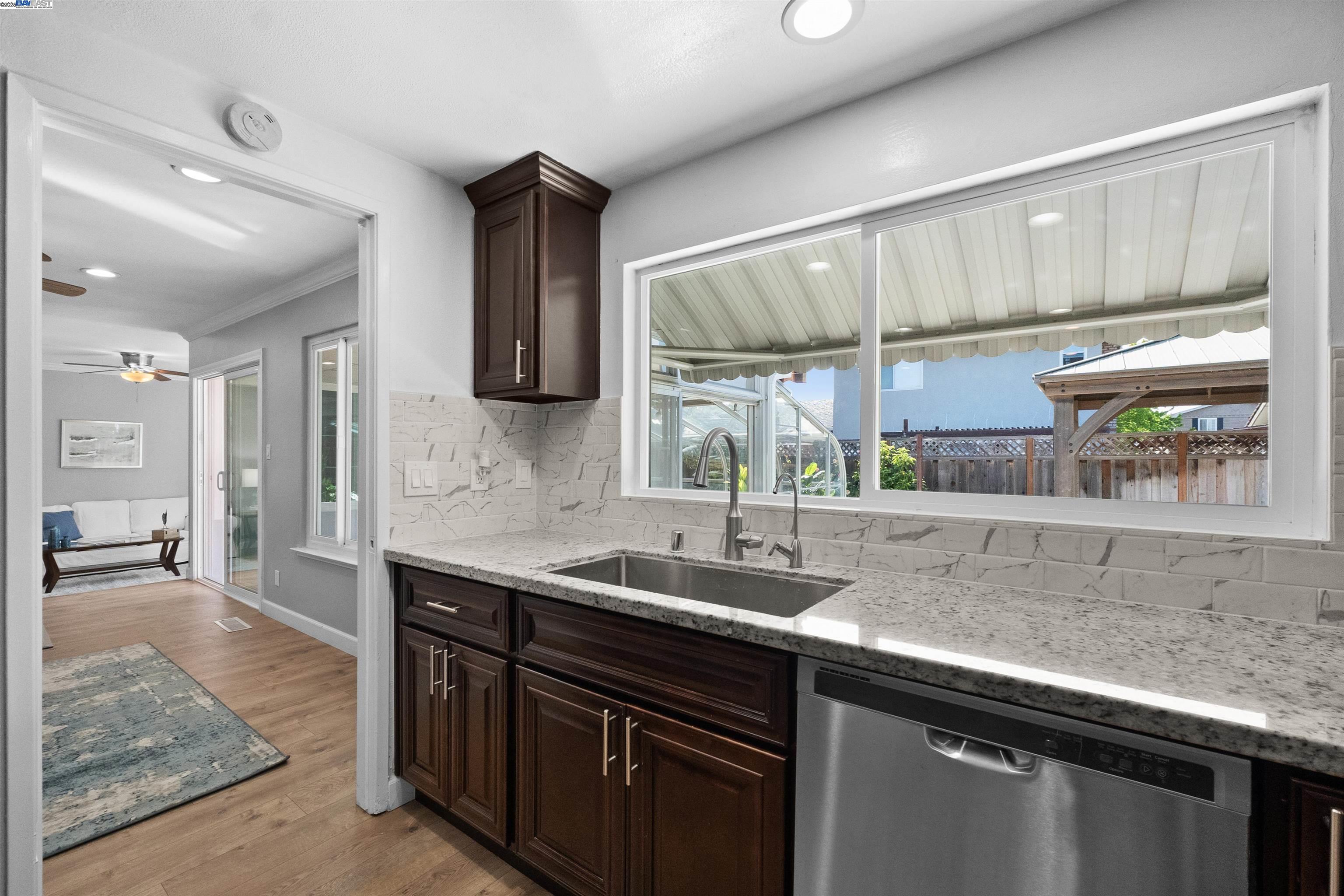 Detail Gallery Image 6 of 31 For 5095 Nottingham Ct, Newark,  CA 94560 - 3 Beds | 2 Baths
