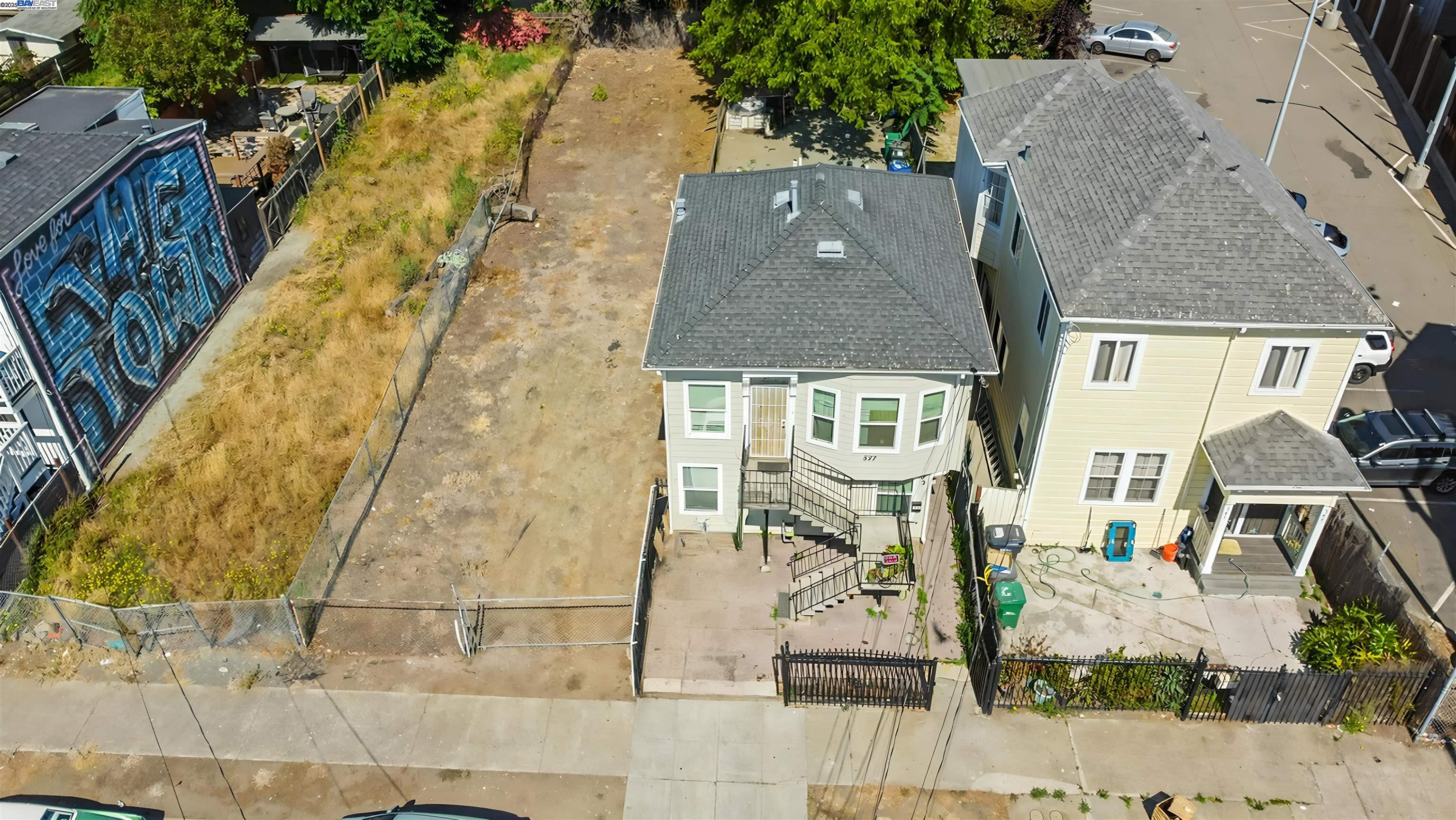 Detail Gallery Image 6 of 14 For 537 Chester St, Oakland,  CA 94607 - 4 Beds | 2 Baths