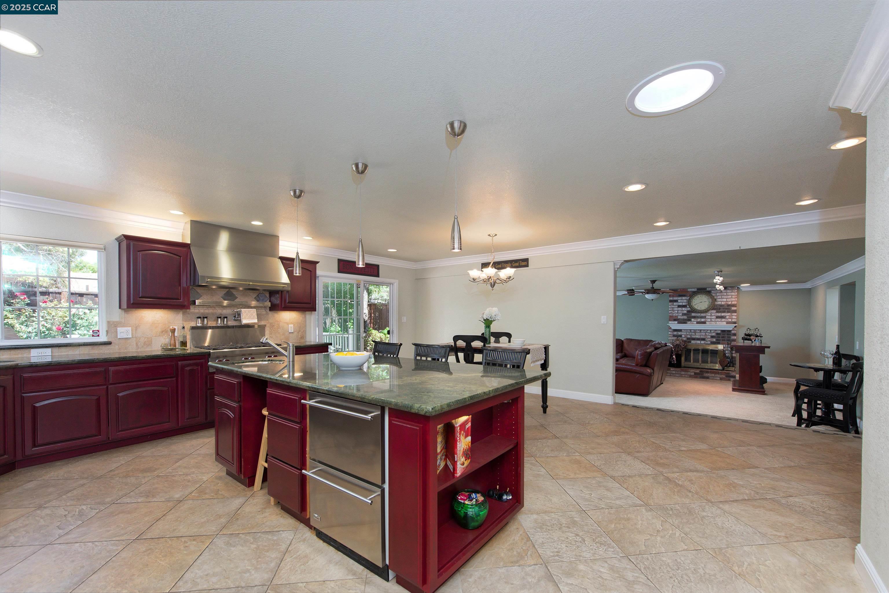 Detail Gallery Image 12 of 56 For 898 Luxury Dr, Concord,  CA 94518 - 4 Beds | 2/1 Baths