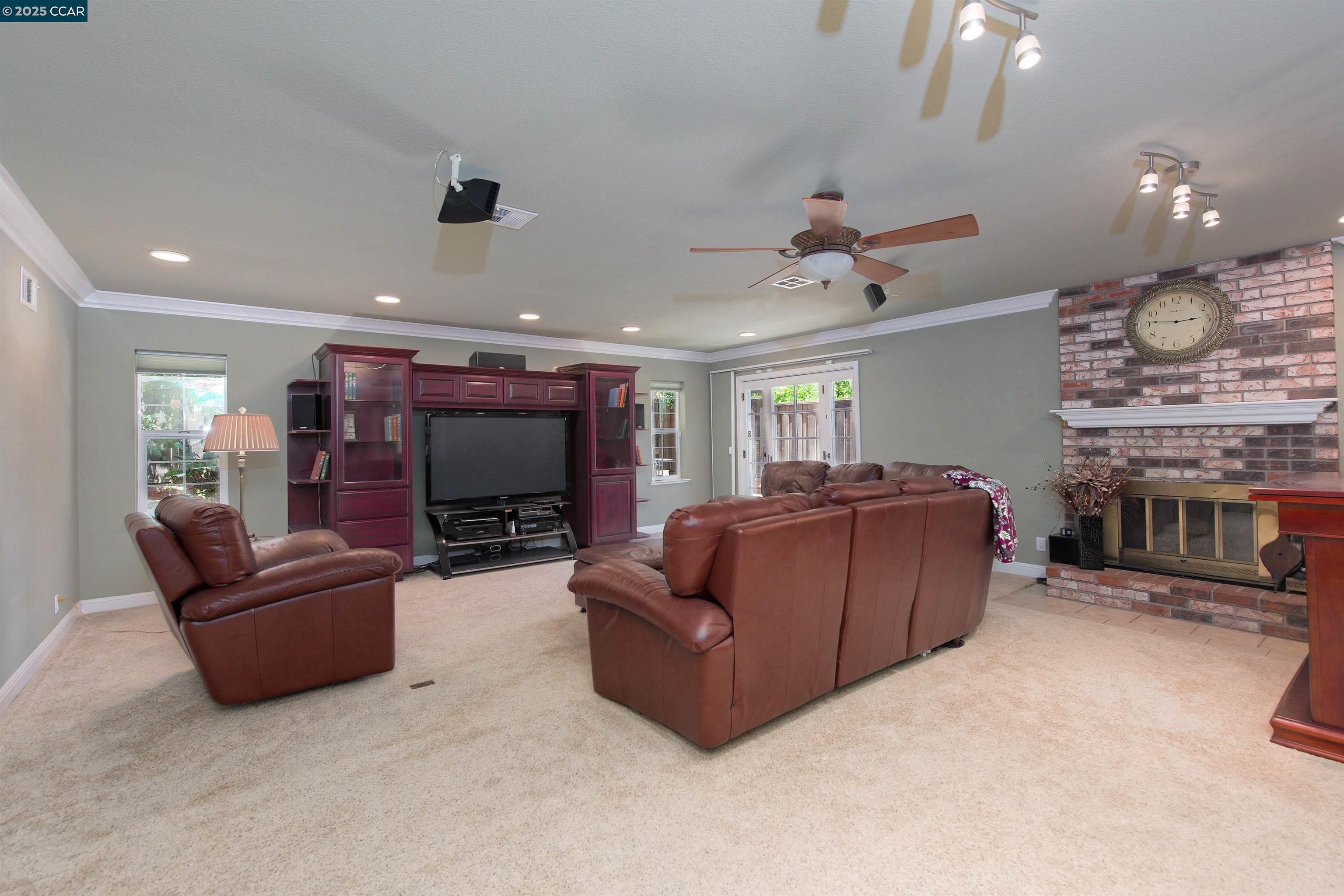 Detail Gallery Image 16 of 56 For 898 Luxury Dr, Concord,  CA 94518 - 4 Beds | 2/1 Baths
