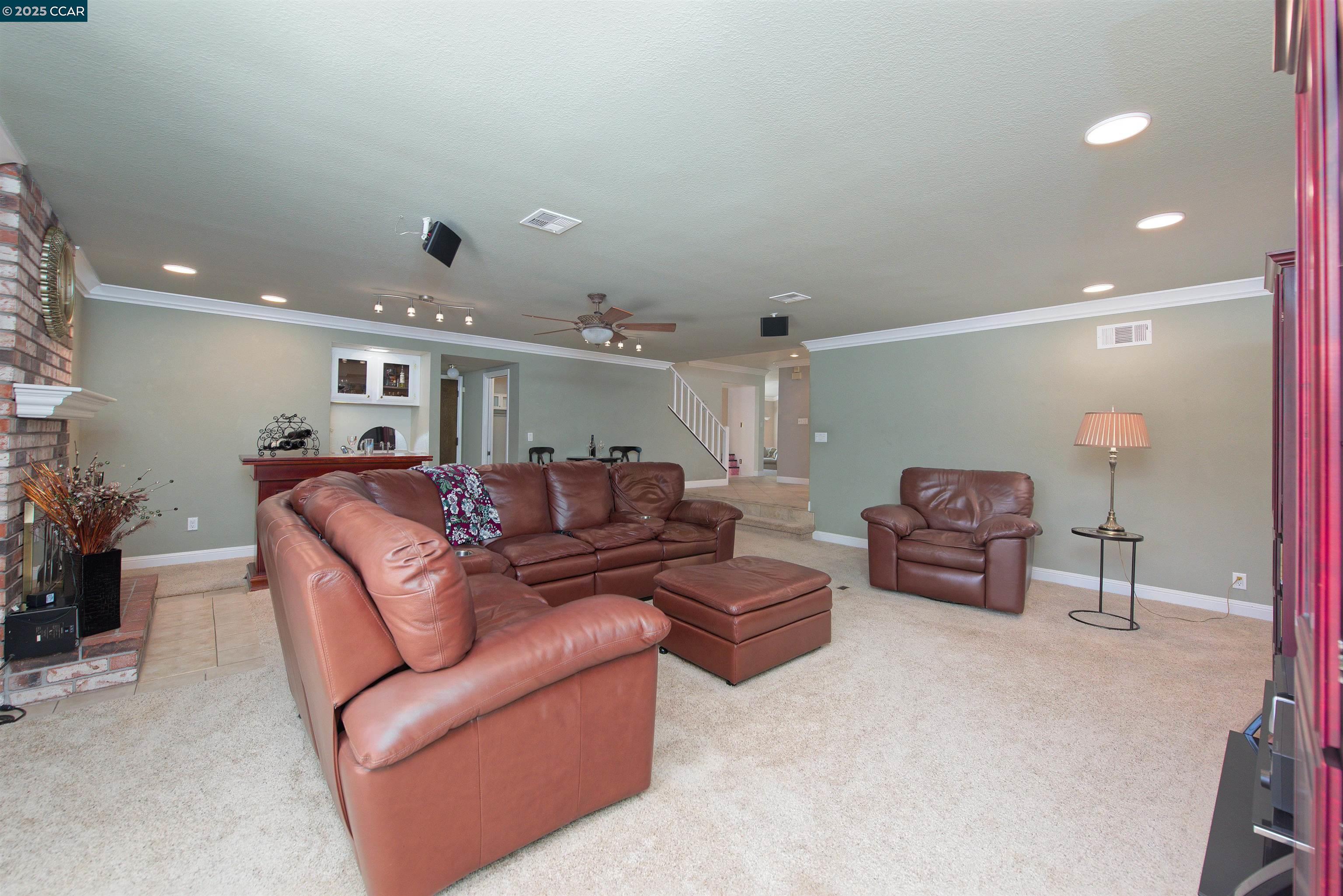 Detail Gallery Image 17 of 56 For 898 Luxury Dr, Concord,  CA 94518 - 4 Beds | 2/1 Baths