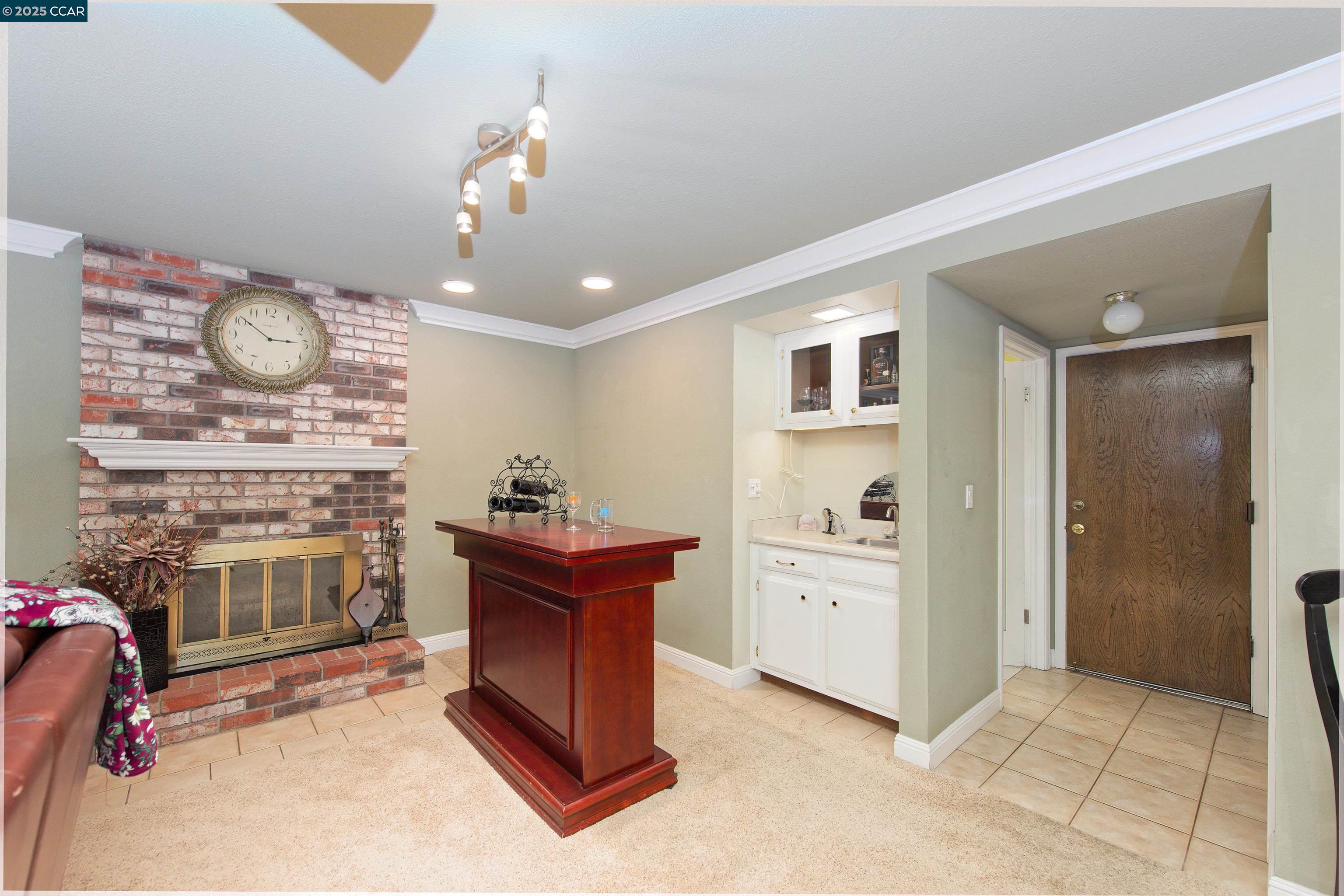 Detail Gallery Image 18 of 56 For 898 Luxury Dr, Concord,  CA 94518 - 4 Beds | 2/1 Baths