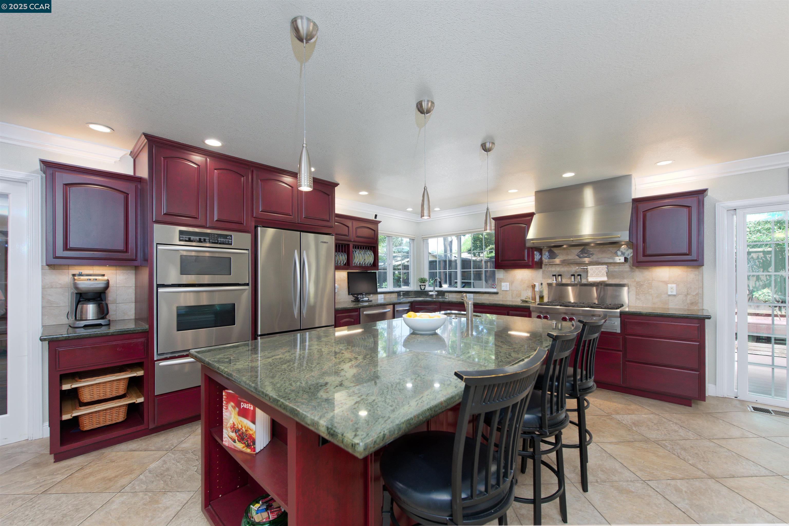 Detail Gallery Image 5 of 56 For 898 Luxury Dr, Concord,  CA 94518 - 4 Beds | 2/1 Baths