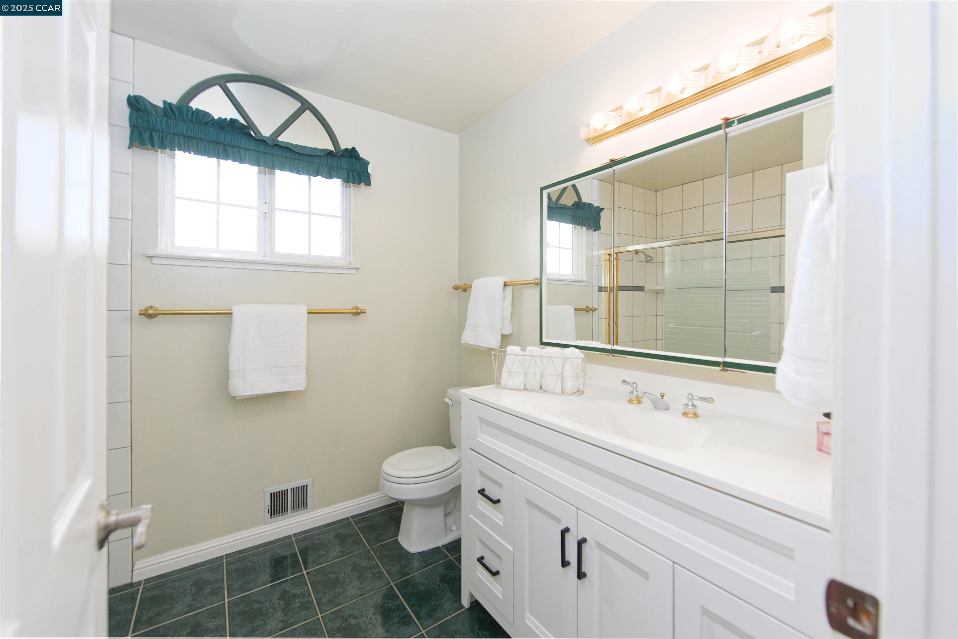 Detail Gallery Image 41 of 56 For 898 Luxury Dr, Concord,  CA 94518 - 4 Beds | 2/1 Baths
