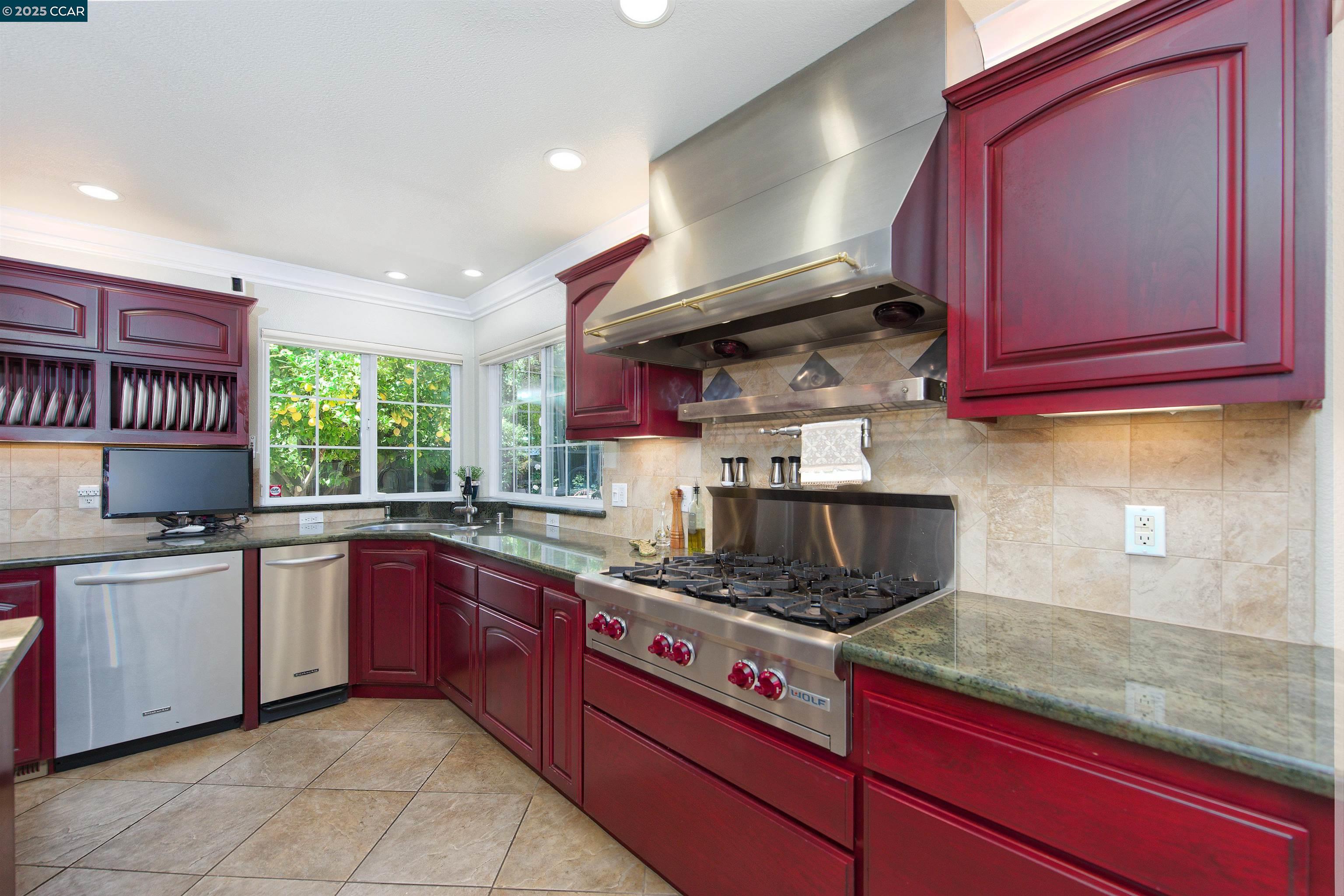 Detail Gallery Image 7 of 56 For 898 Luxury Dr, Concord,  CA 94518 - 4 Beds | 2/1 Baths