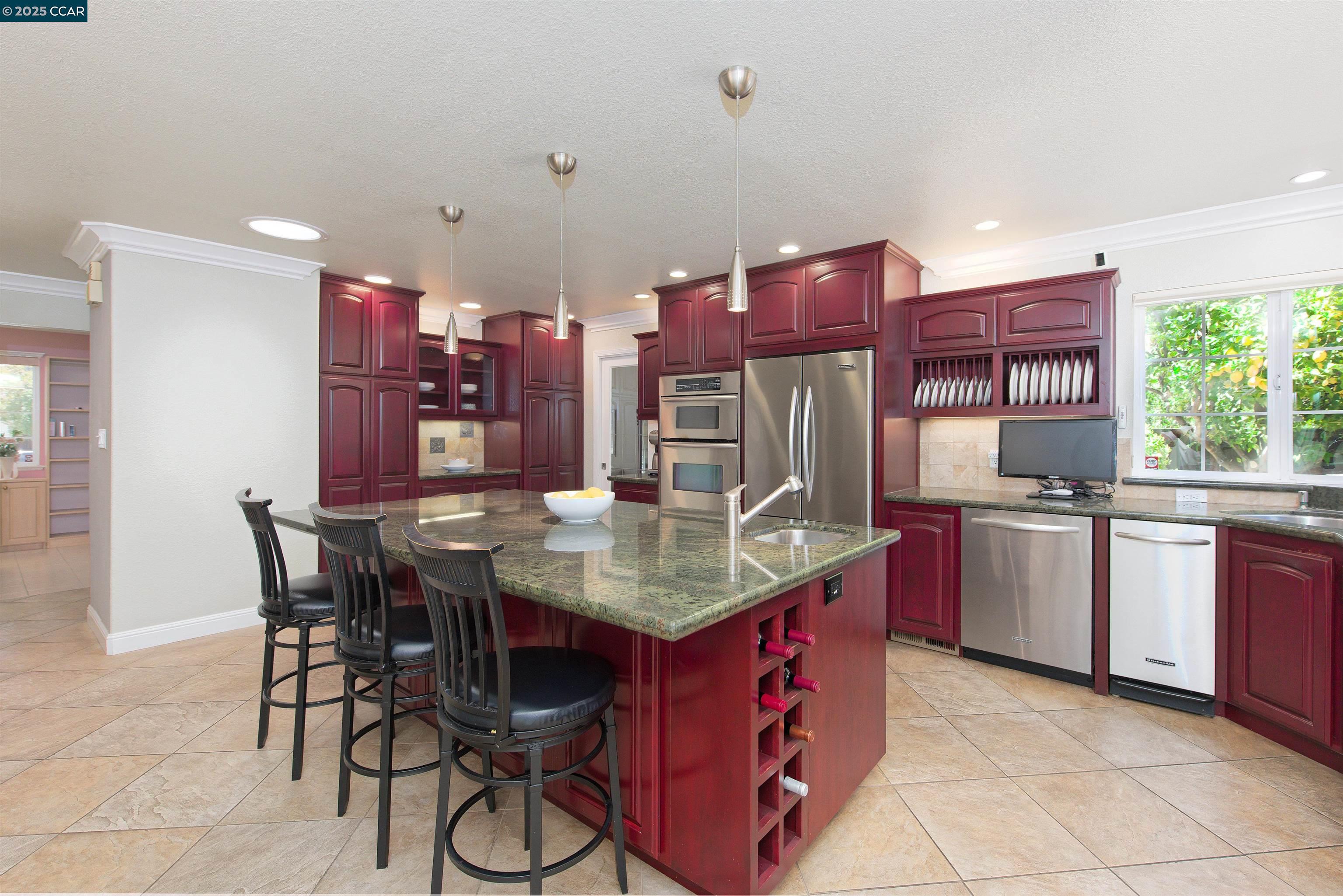 Detail Gallery Image 8 of 56 For 898 Luxury Dr, Concord,  CA 94518 - 4 Beds | 2/1 Baths