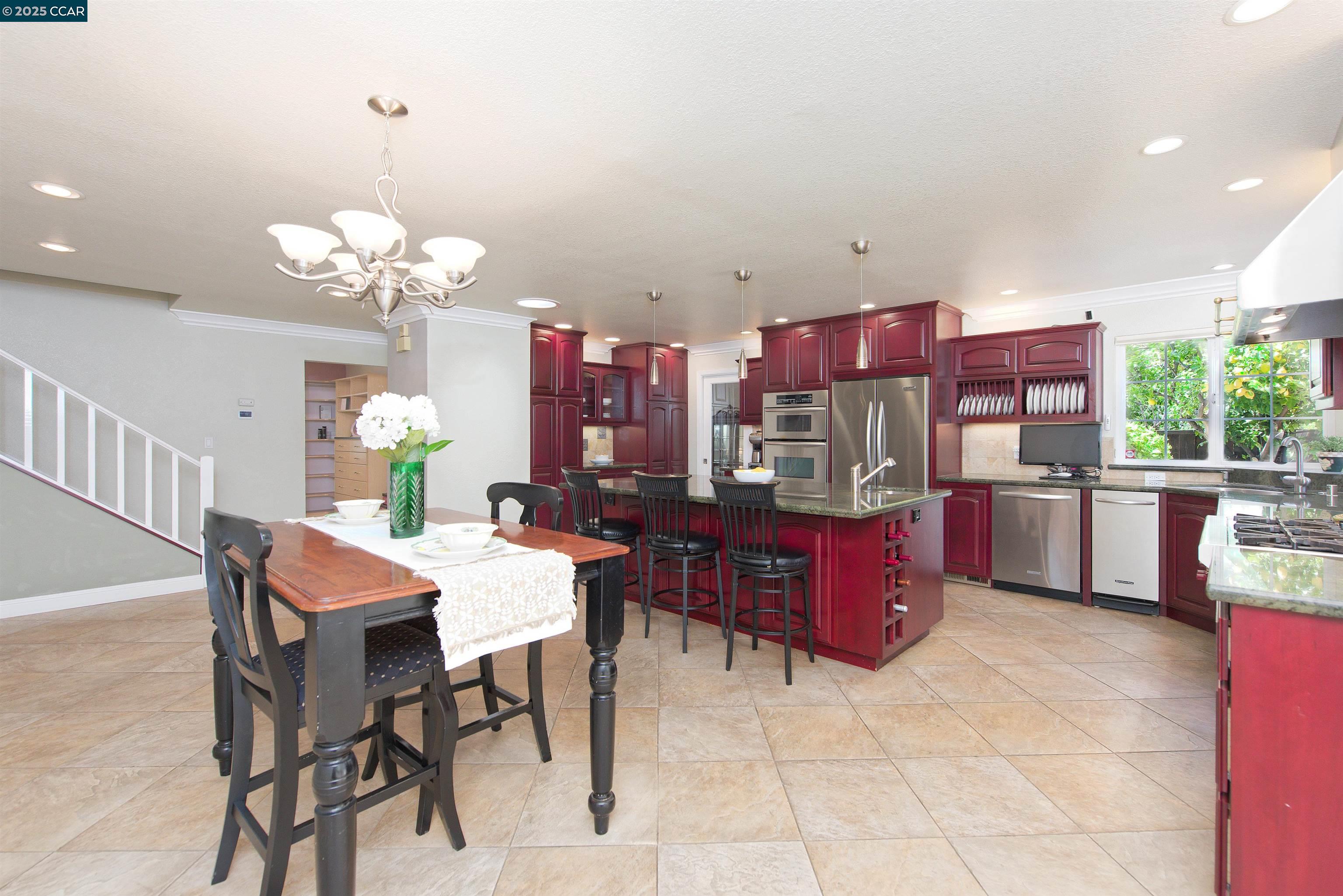 Detail Gallery Image 9 of 56 For 898 Luxury Dr, Concord,  CA 94518 - 4 Beds | 2/1 Baths
