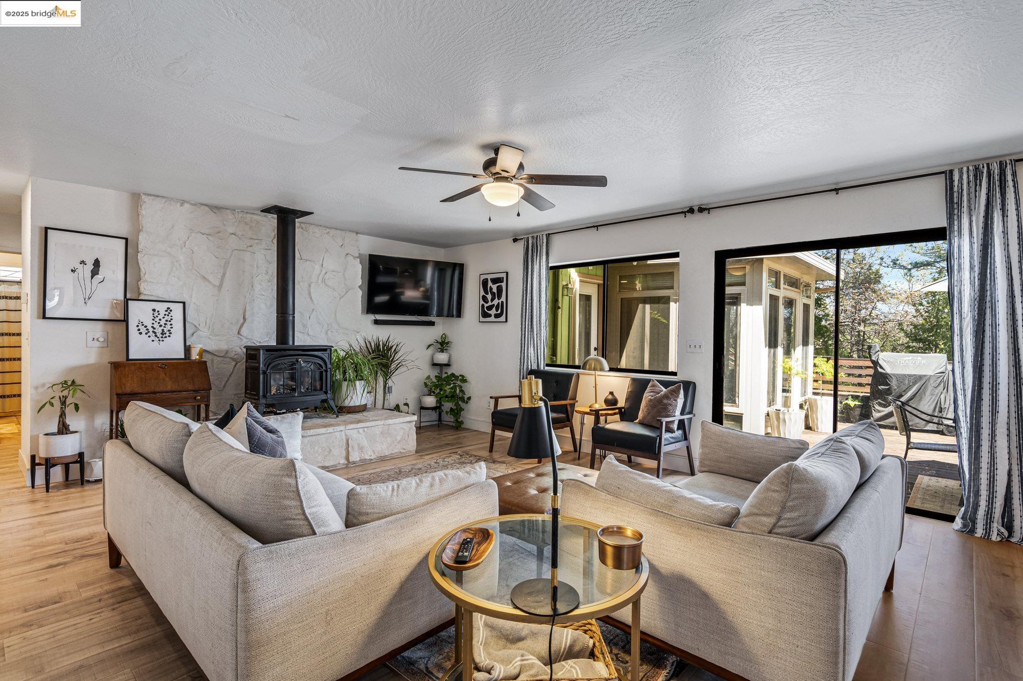 Detail Gallery Image 4 of 48 For 21034 Morgan Dr, Groveland,  CA 95321 - 4 Beds | 3/1 Baths