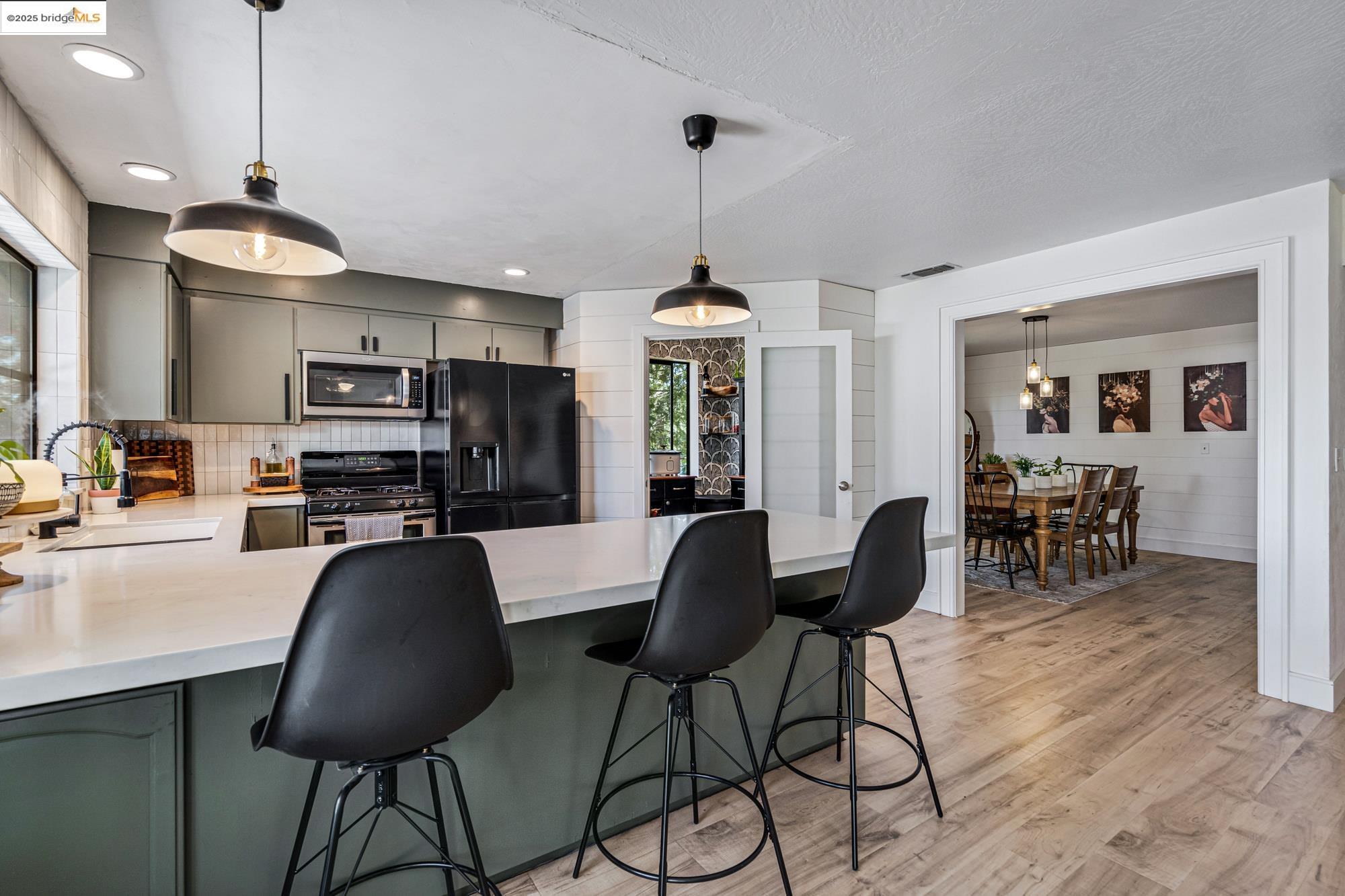 Detail Gallery Image 9 of 48 For 21034 Morgan Dr, Groveland,  CA 95321 - 4 Beds | 3/1 Baths