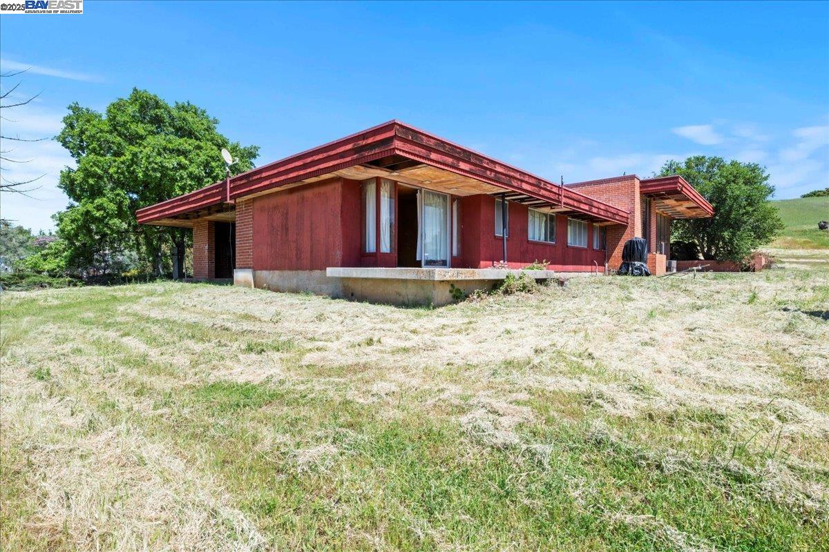 Detail Gallery Image 9 of 59 For 6400 Mines Rd, Livermore,  CA 94550 - 3 Beds | 2 Baths