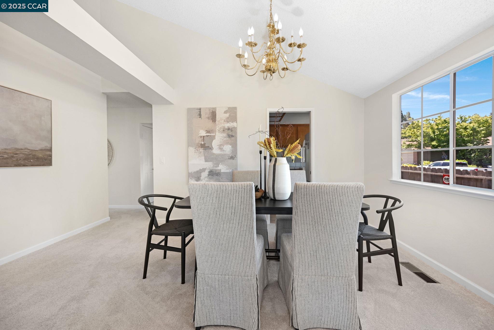 Detail Gallery Image 7 of 29 For 5040 Murchio Dr, Concord,  CA 94521-3638 - 3 Beds | 2 Baths
