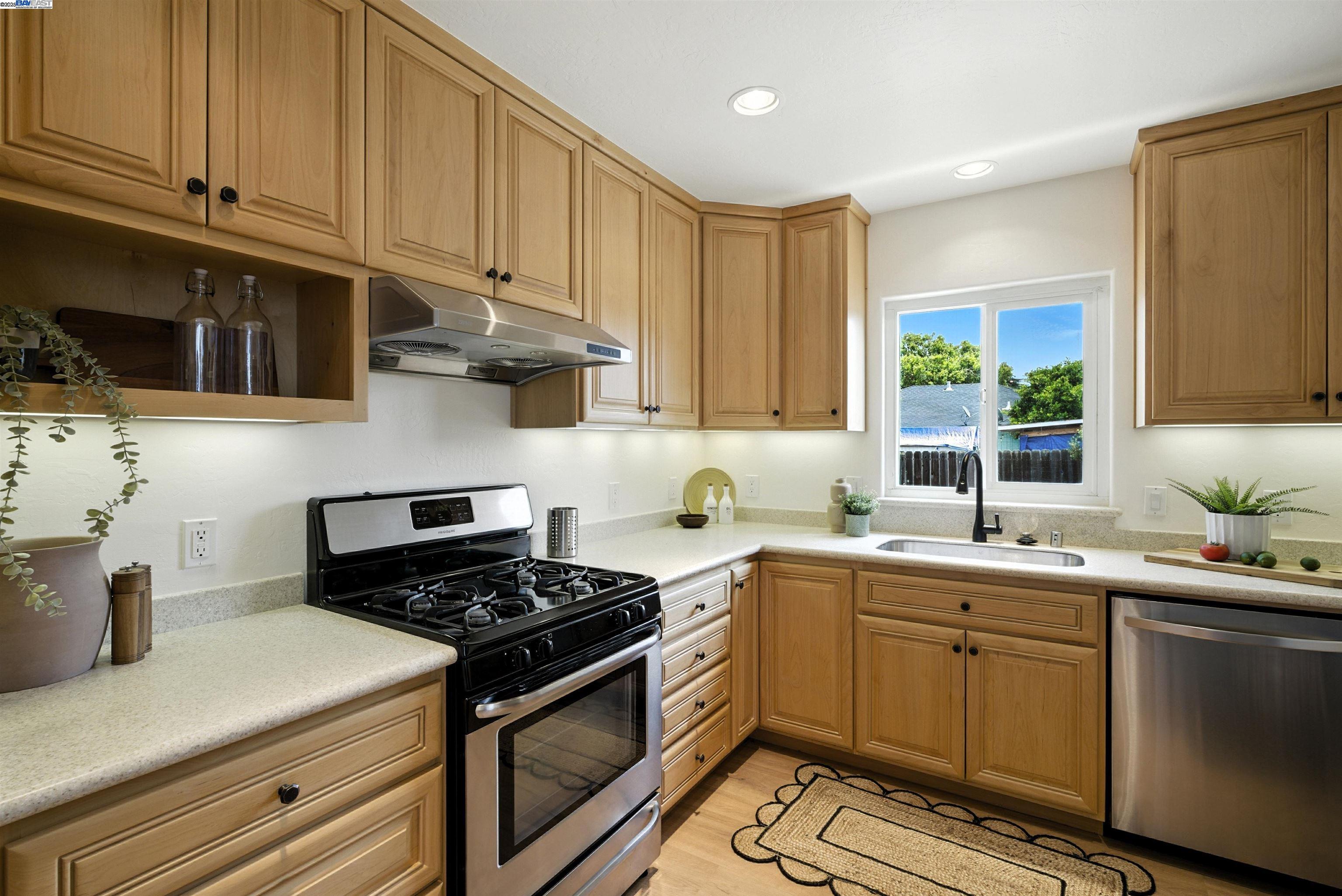 Detail Gallery Image 11 of 34 For 804 Arthur Ave, San Leandro,  CA 94577 - 3 Beds | 1 Baths