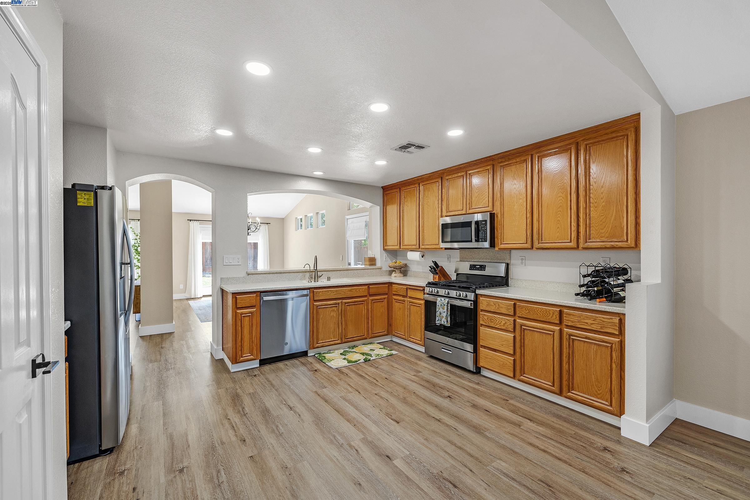 Detail Gallery Image 12 of 39 For 1636 Green Springs Ct, Tracy,  CA 95377 - 3 Beds | 3 Baths