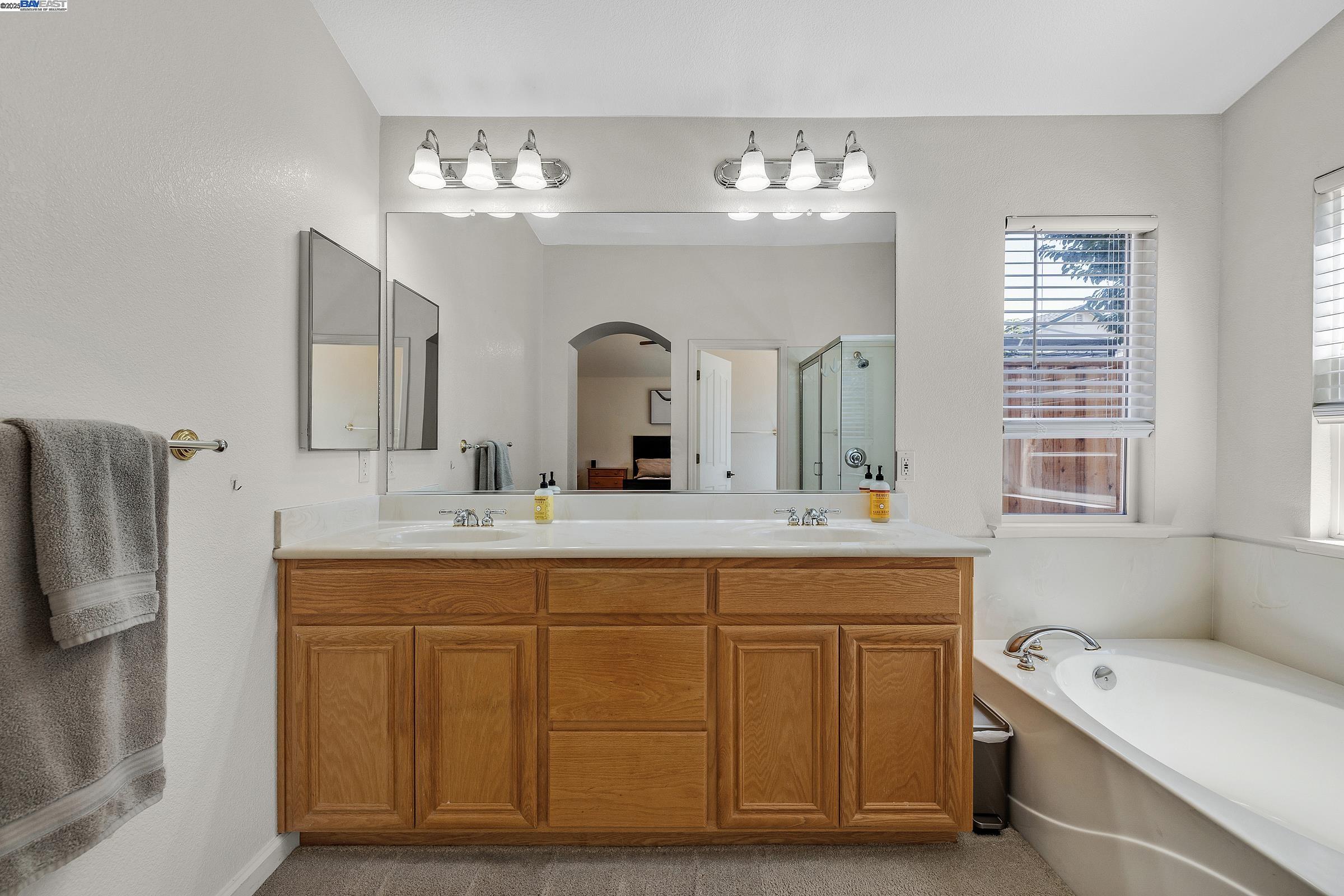 Detail Gallery Image 18 of 39 For 1636 Green Springs Ct, Tracy,  CA 95377 - 3 Beds | 3 Baths