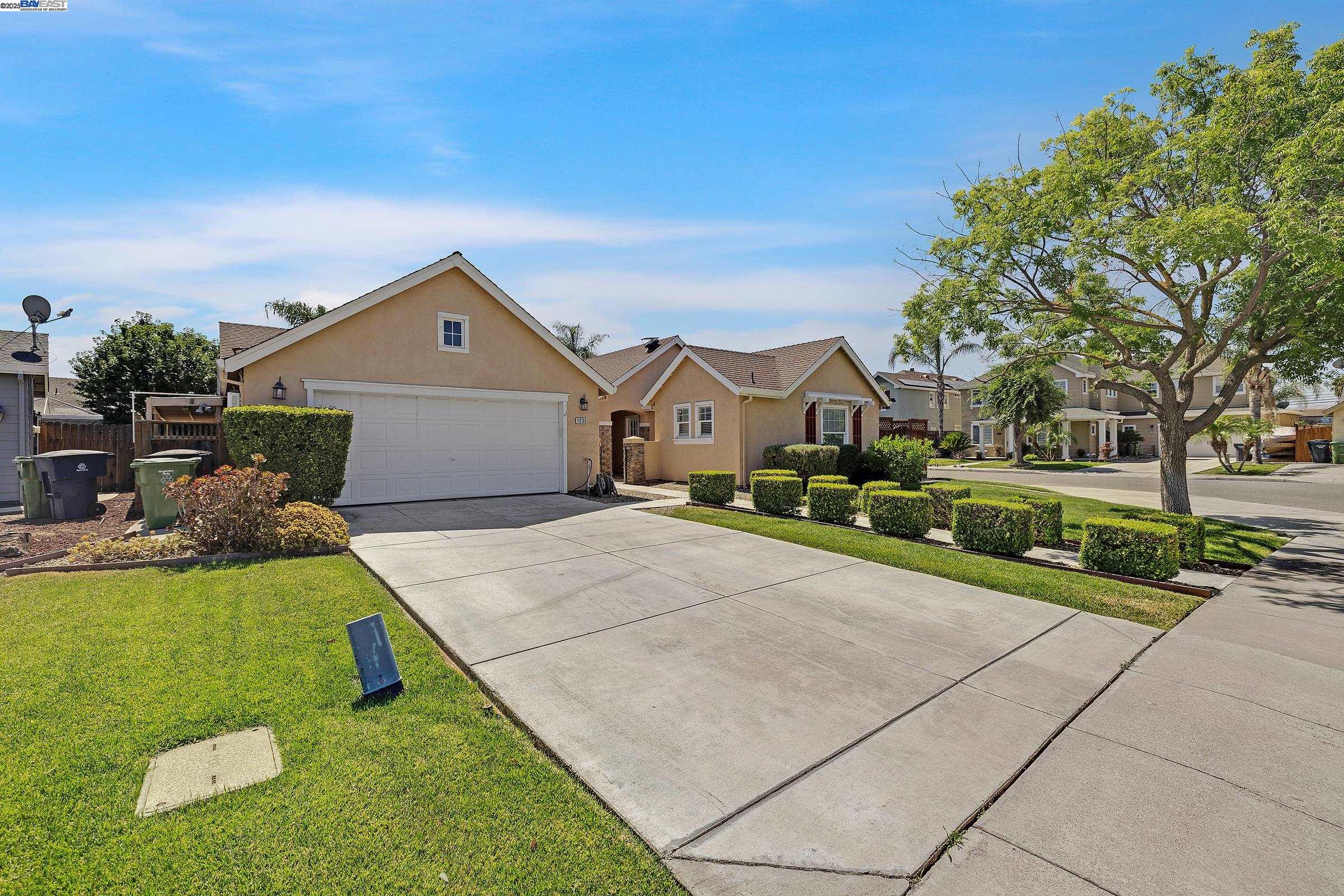 Detail Gallery Image 3 of 39 For 1636 Green Springs Ct, Tracy,  CA 95377 - 3 Beds | 3 Baths