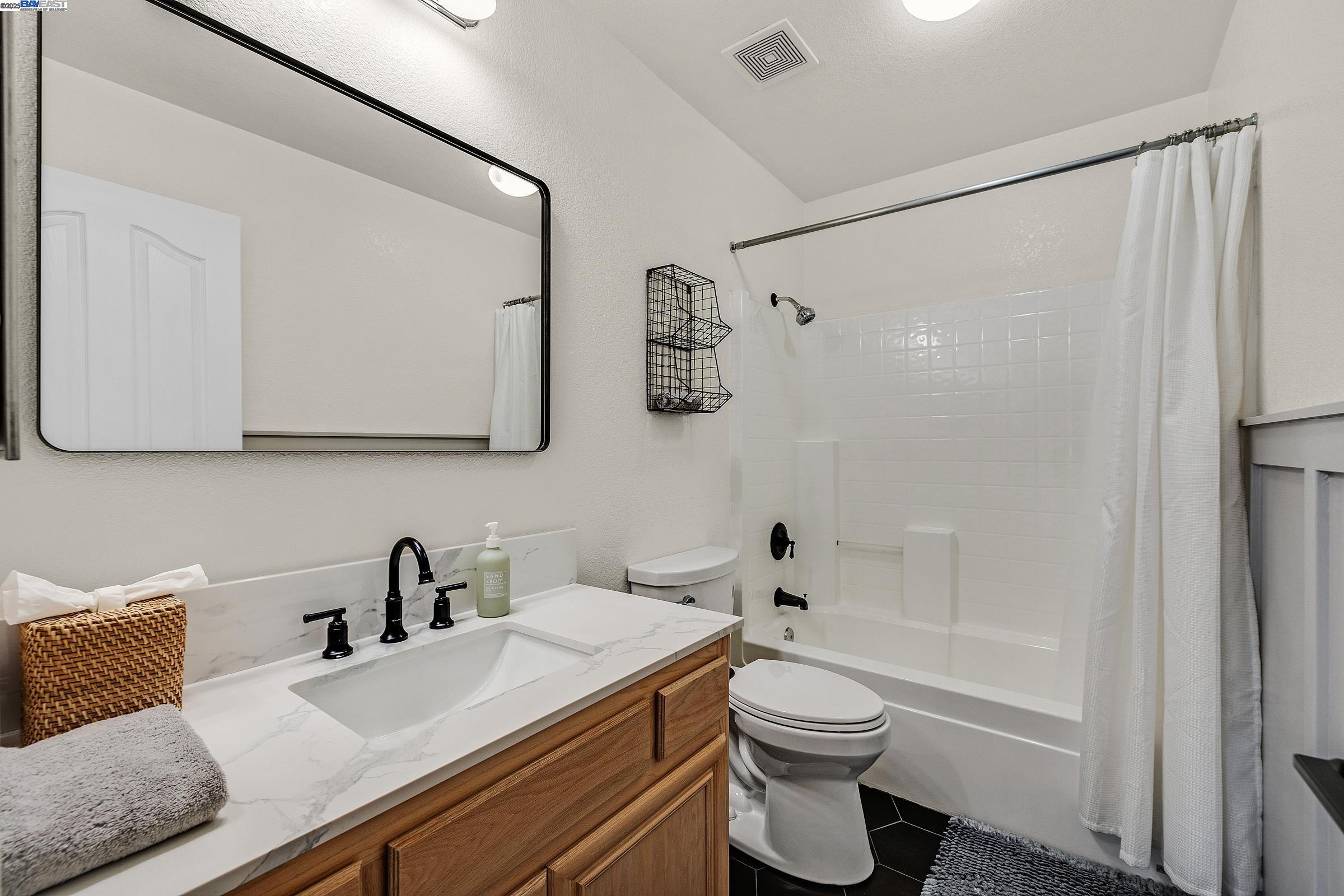 Detail Gallery Image 22 of 39 For 1636 Green Springs Ct, Tracy,  CA 95377 - 3 Beds | 3 Baths